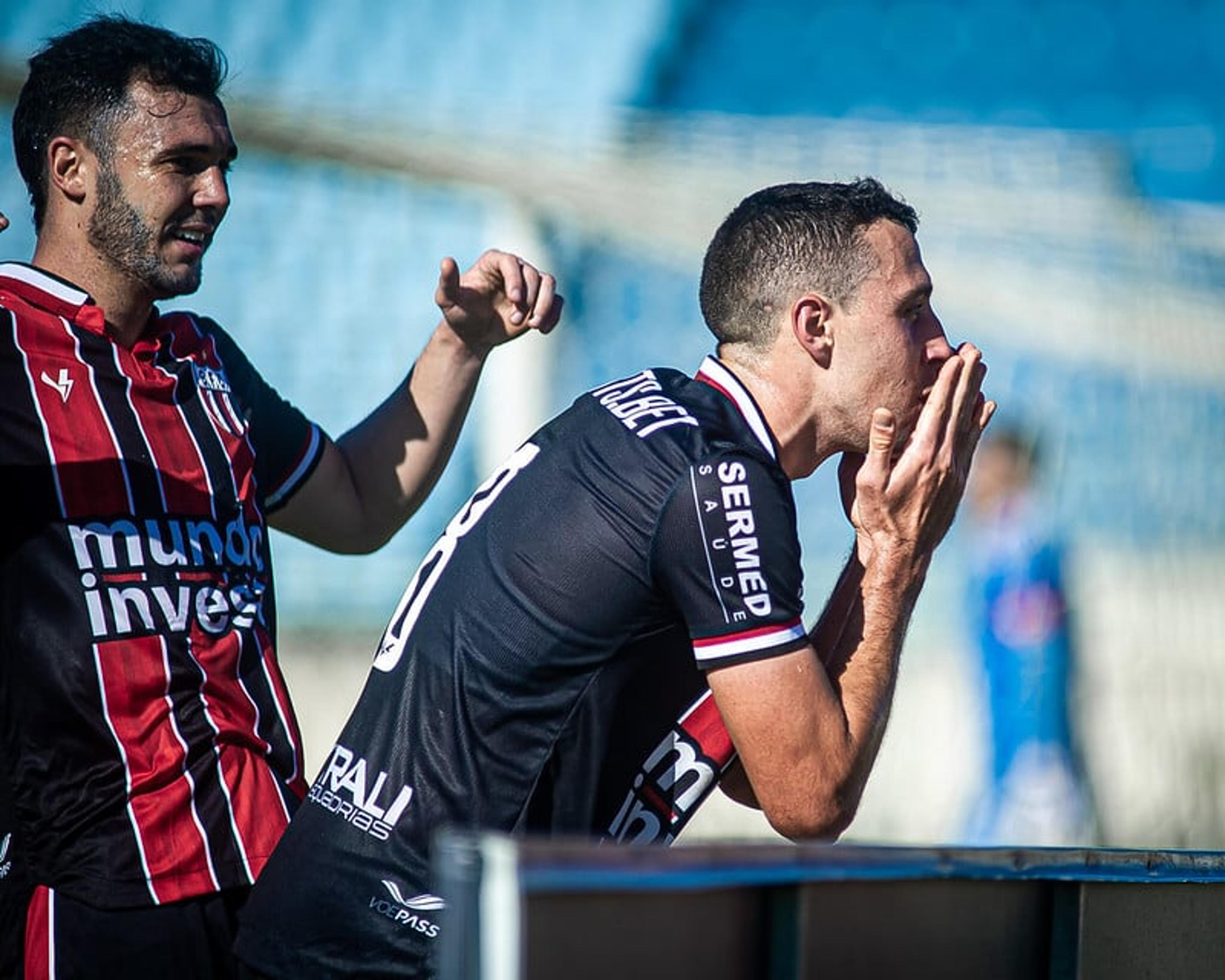 Adalberto Baptista celebra classificação antecipada do Botafogo-SP na Série C