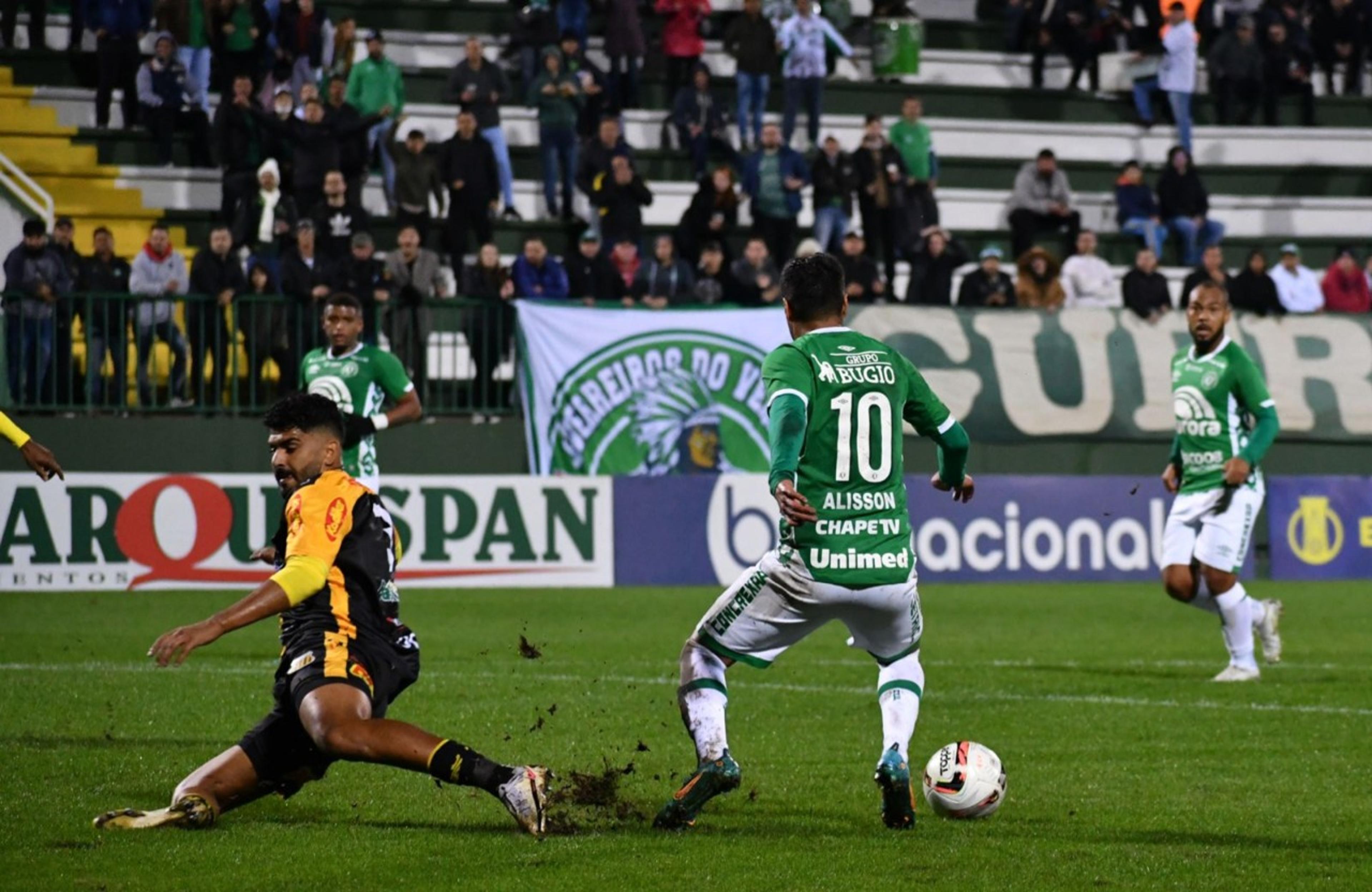 Marcelo Cabo lamenta empate da Chapecoense em casa