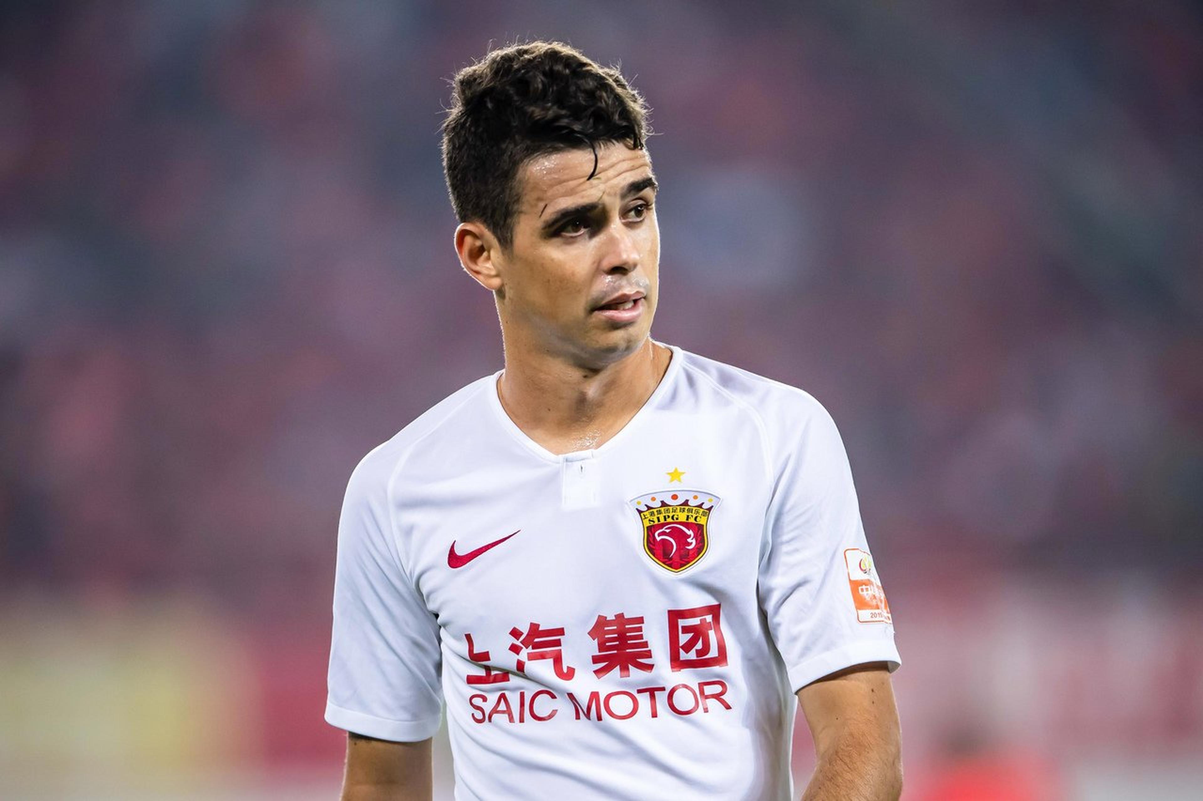 Em fim de contrato na China, Oscar se prepara para retornar ao futebol brasileiro; veja interessados