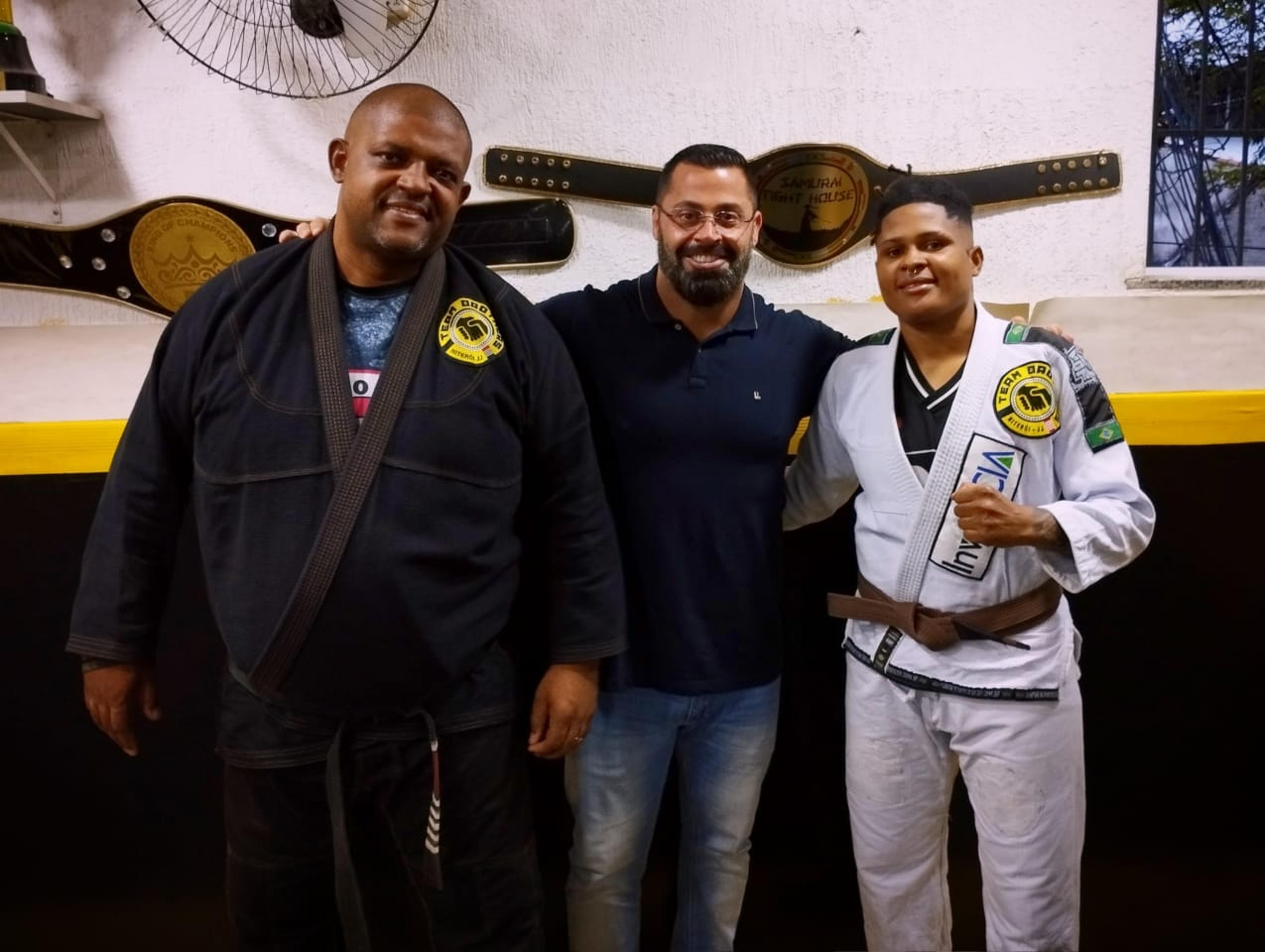 De auxiliar de pedreiro até o UFC: brasileira Tamires Tratora vibra com acerto