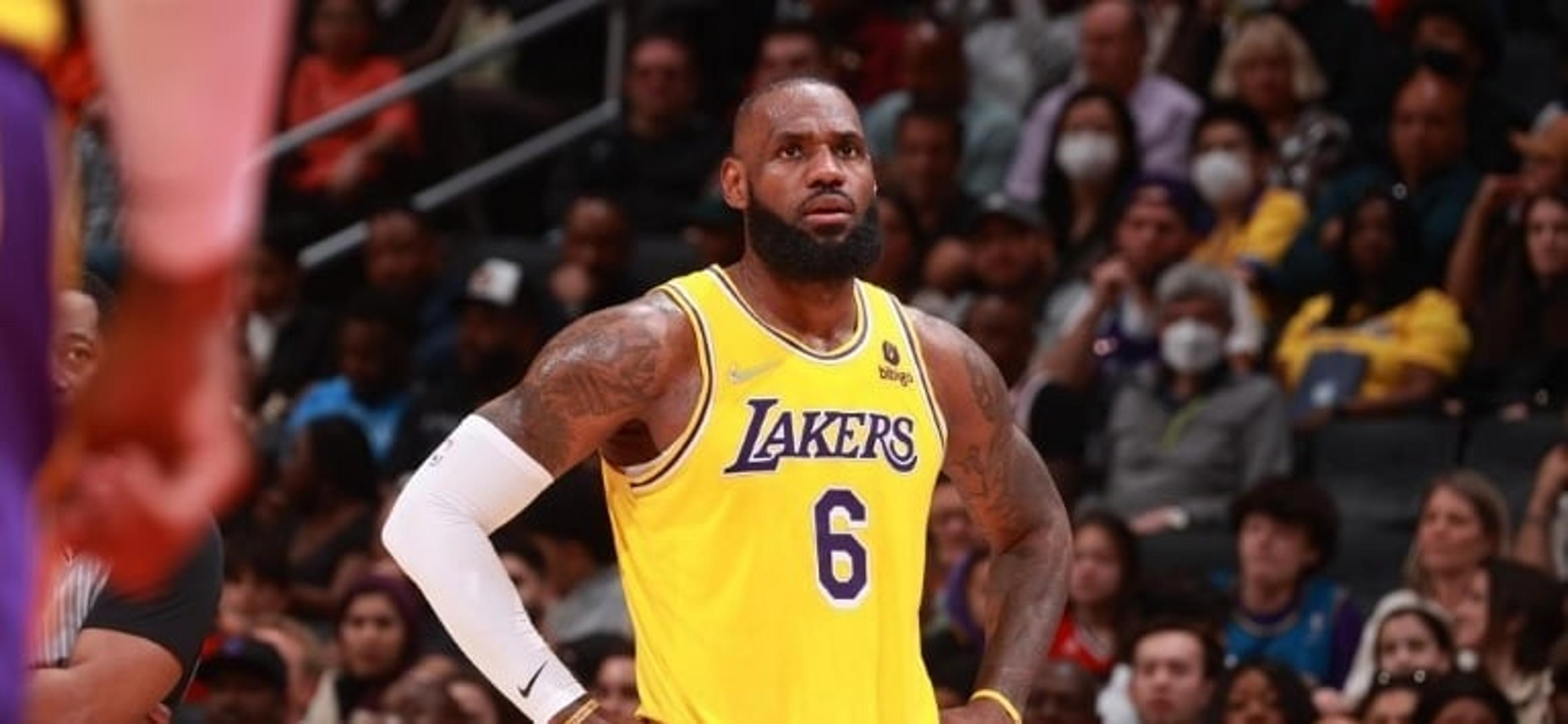 Lebron James renova com Lakers por mais duas temporadas