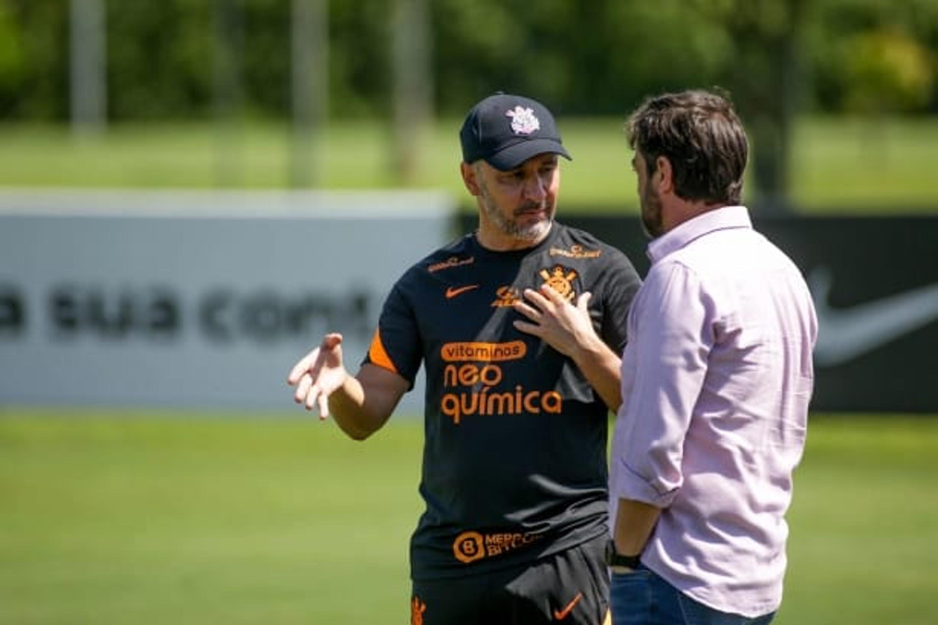 Corinthians irá retornar para São Paulo neste sábado; Duílio se pronuncia após partida suspensa