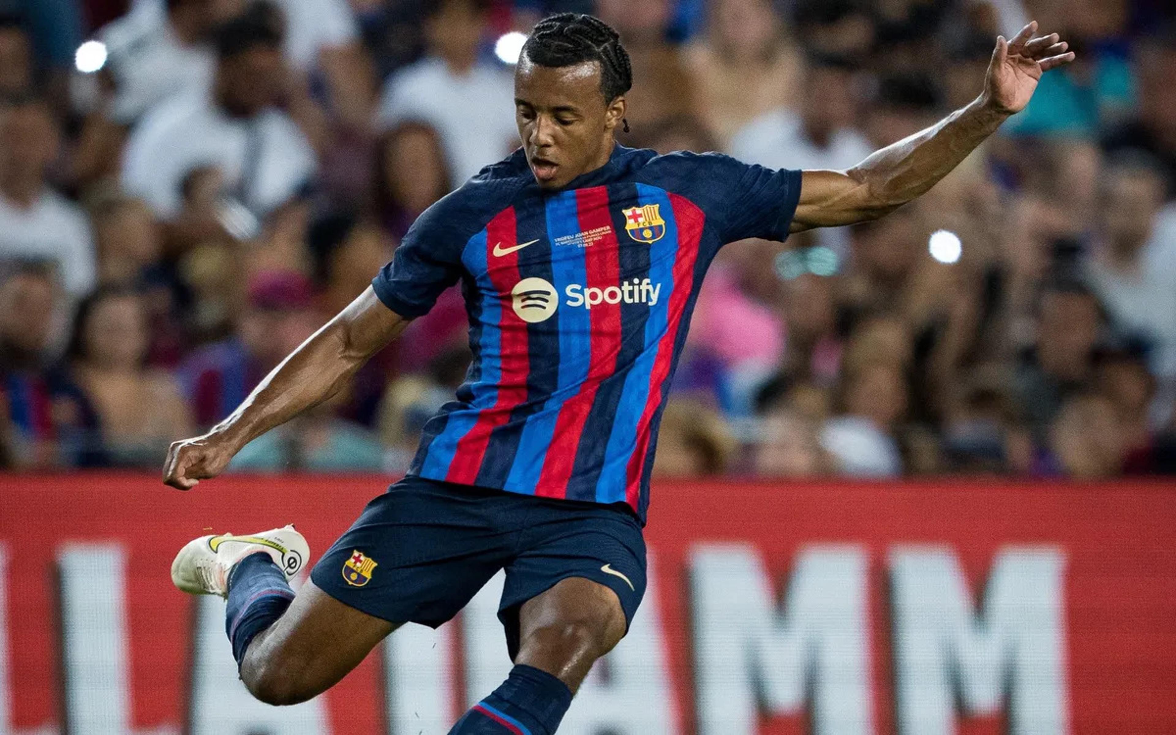 Barcelona não consegue inscrever Koundé na La Liga, e zagueiro pode até deixar o clube