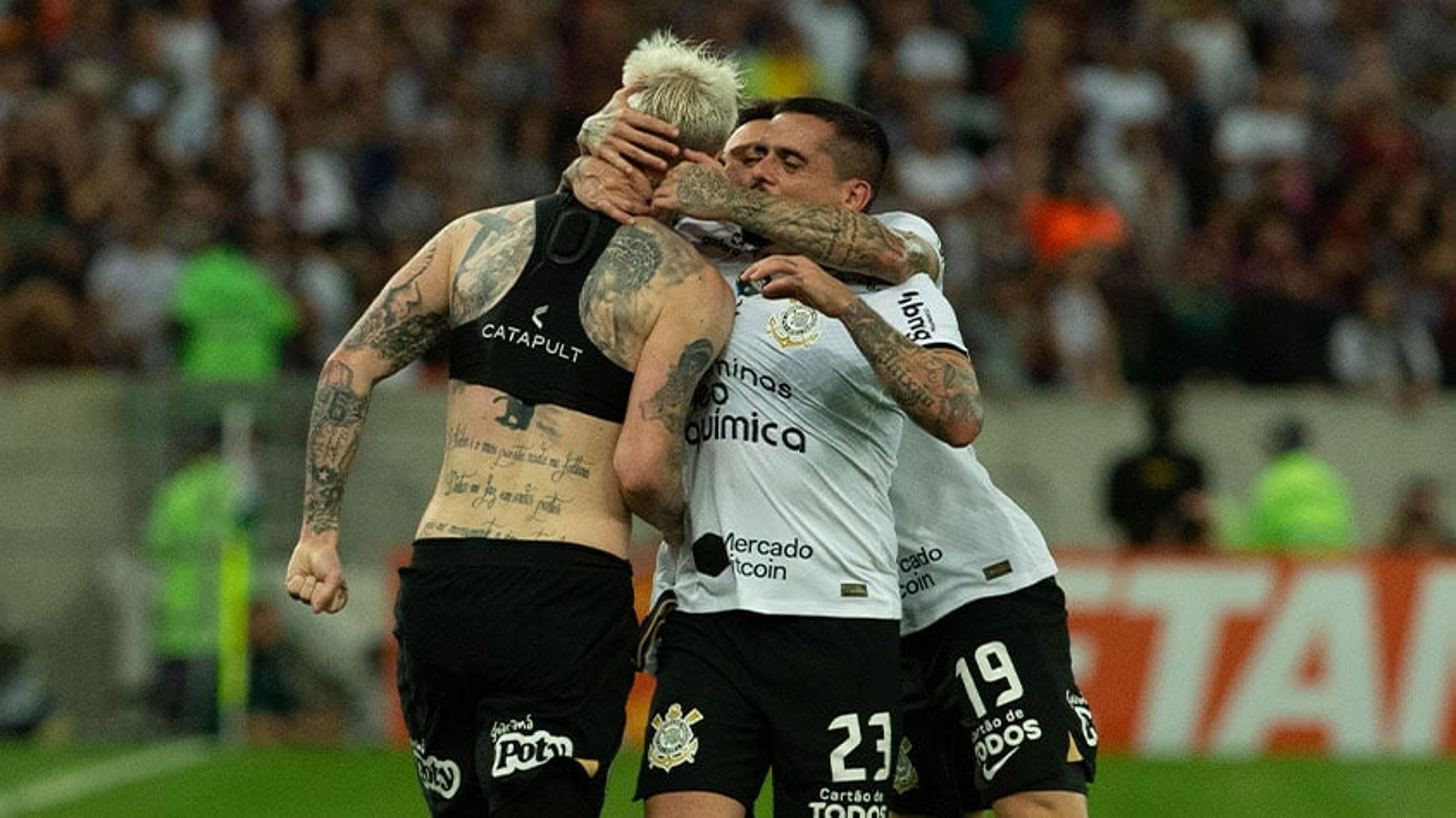 Róger Guedes comemora gol de empate do Corinthians e projeta segundo jogo da semifinal