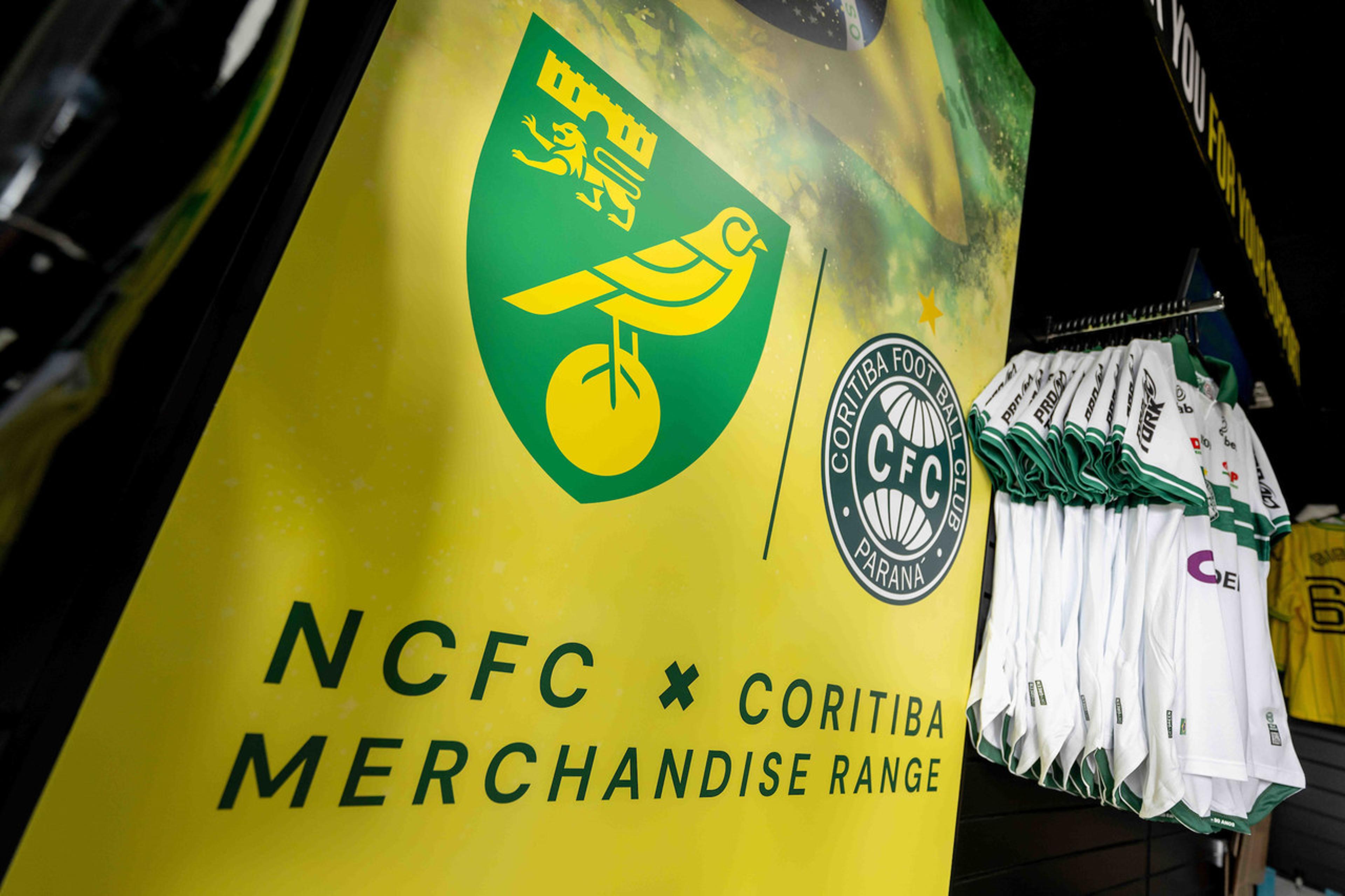 Camisas do Coritiba são vendidas em loja oficial do Norwich, da Inglaterra