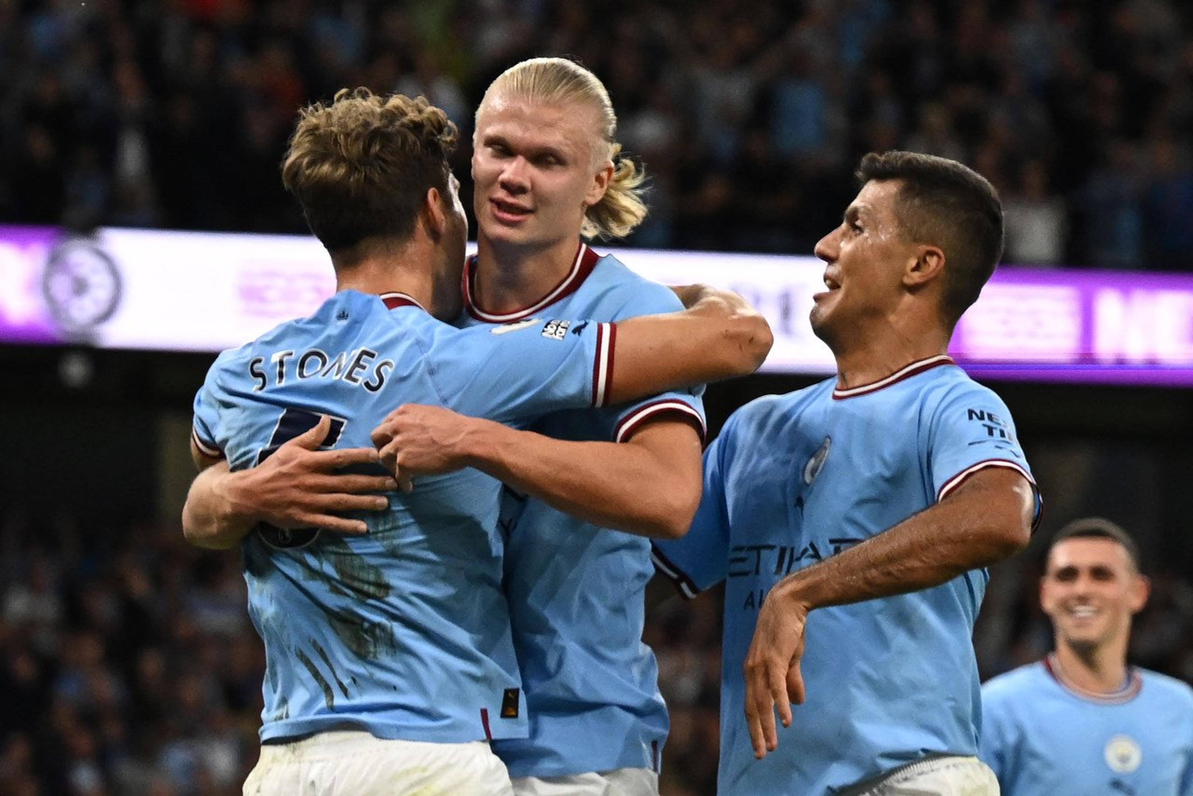 Haaland anota mais um hat-trick, e Manchester City goleia o Nottingham Forest no Inglês