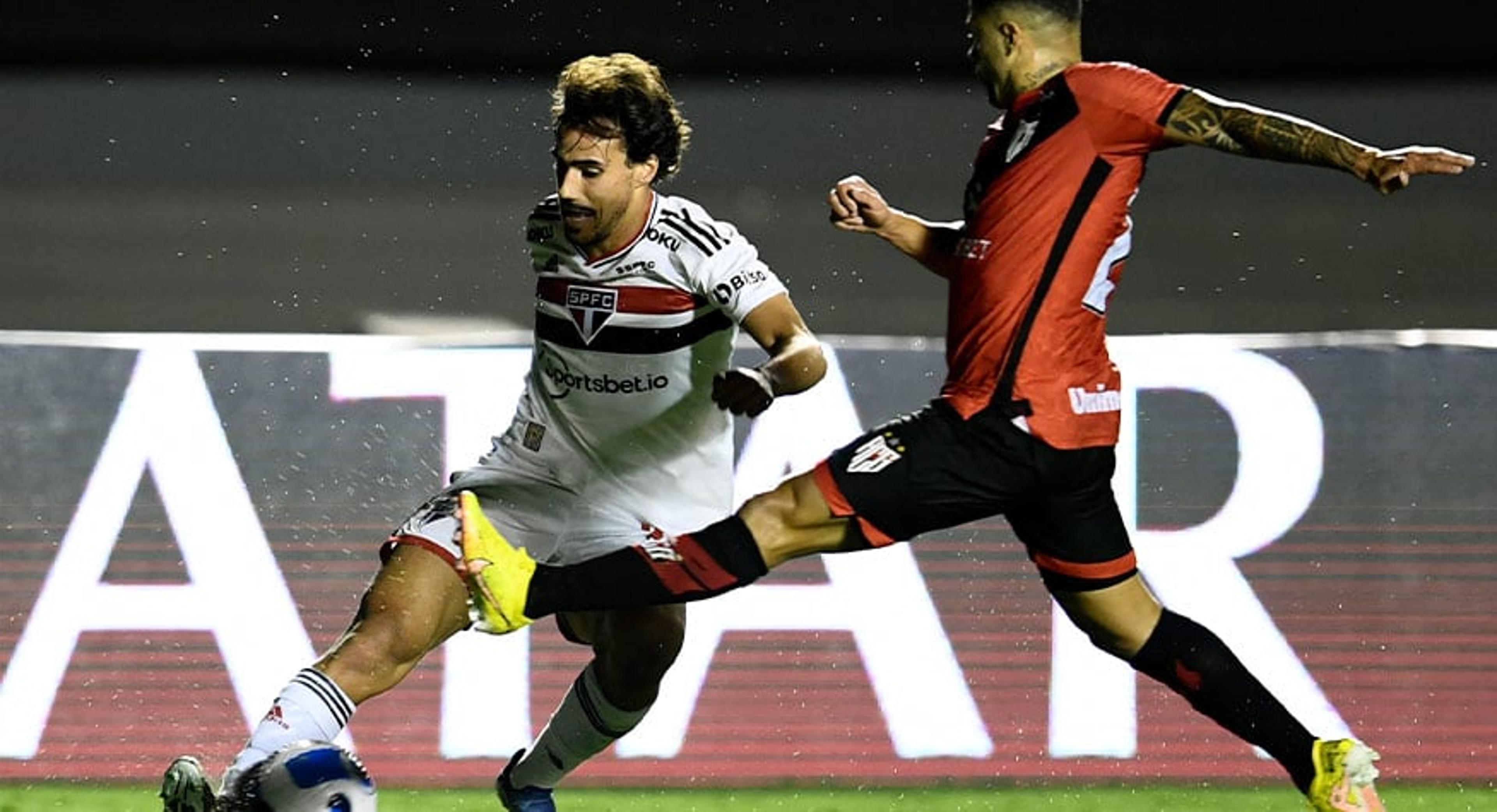 Igor Gomes é expulso, defesa falha, e São Paulo perde para o Atlético-GO em primeiro jogo da semifinal