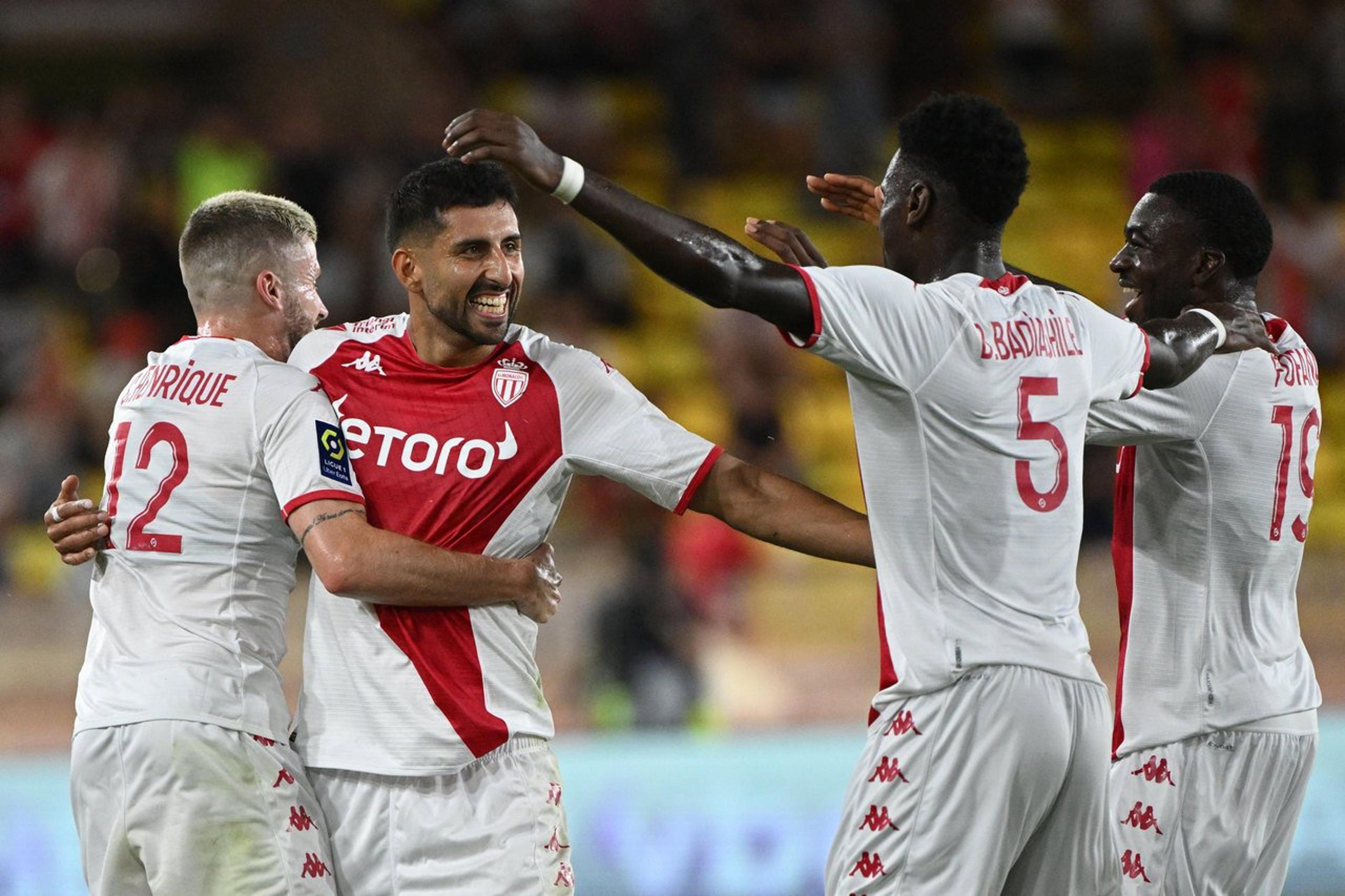 Caio Henrique dá duas assistências, e Monaco vence o Lyon pelo Francês