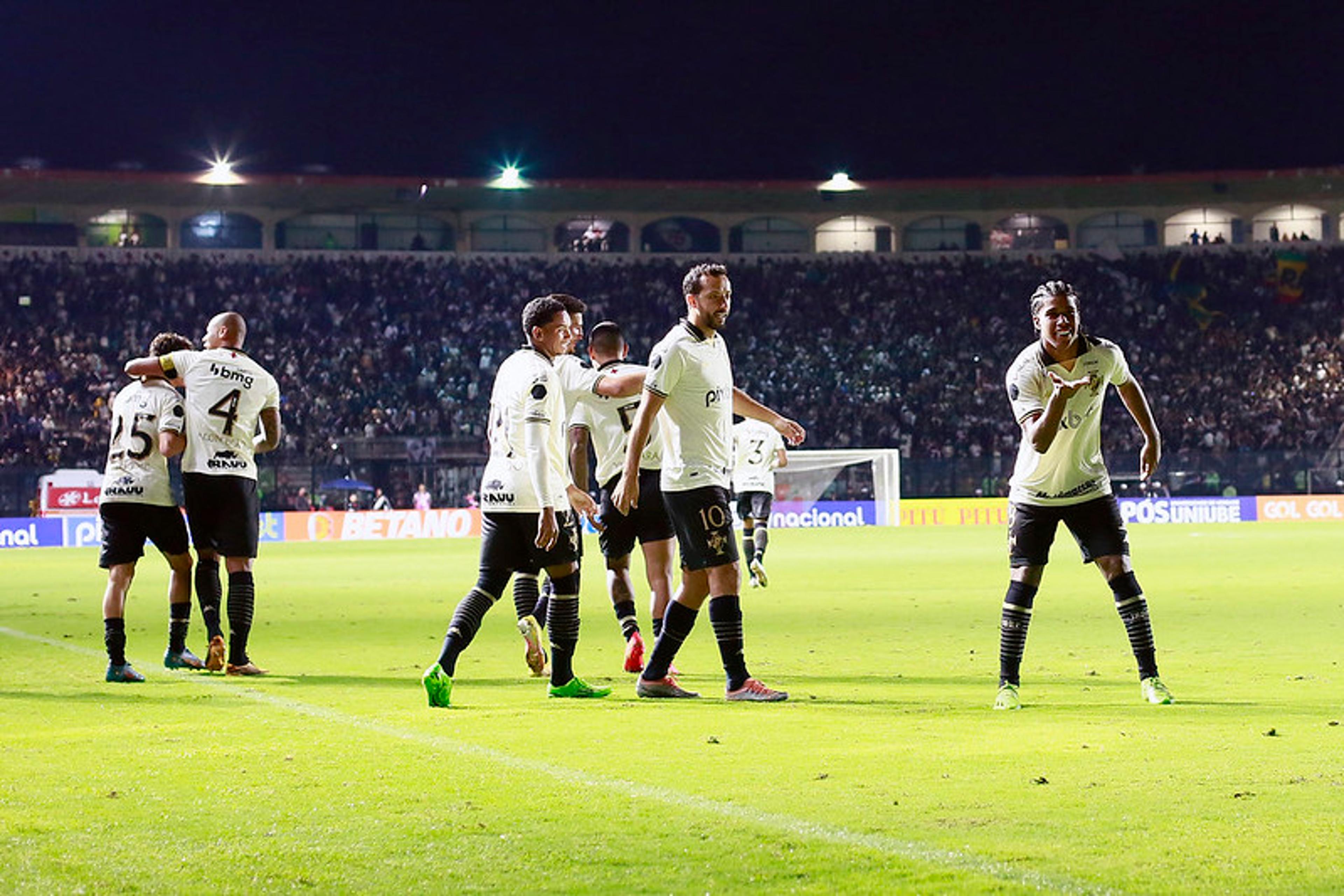 VÍDEO: os melhores momentos da vitória do Vasco sobre o Náutico pela Série B do Brasileirão