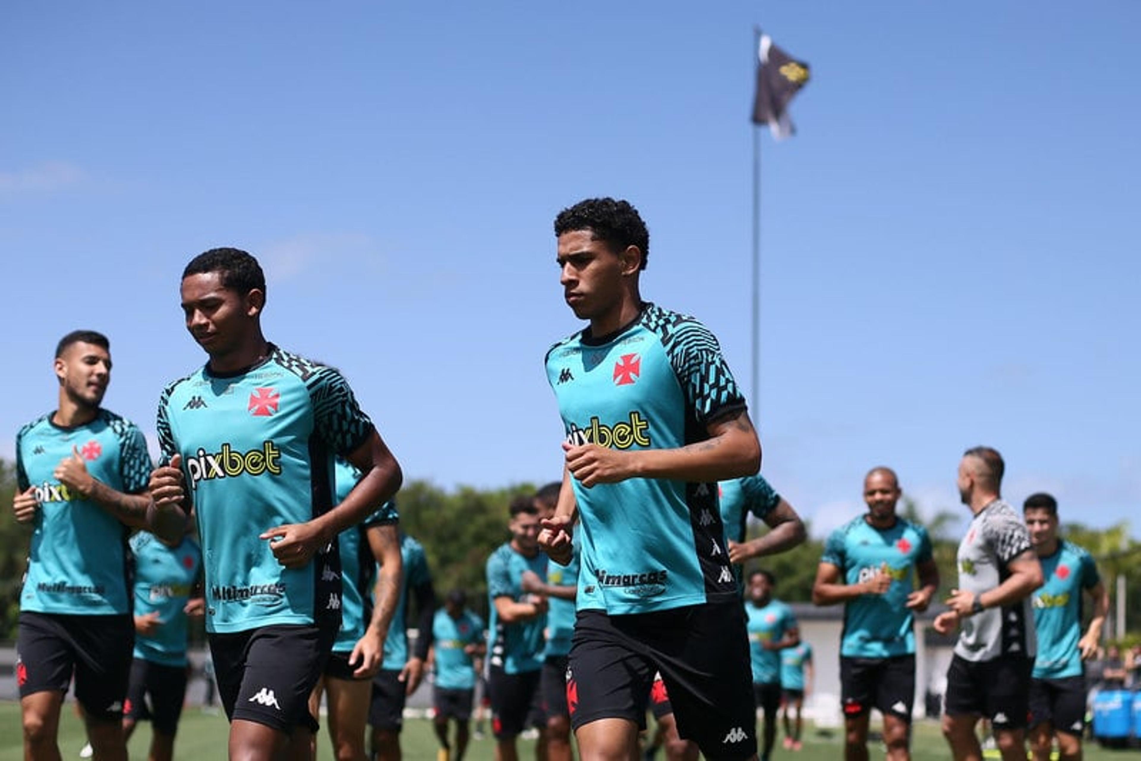 Com retorno de Miranda, Vasco divulga relacionados para jogo contra o Londrina