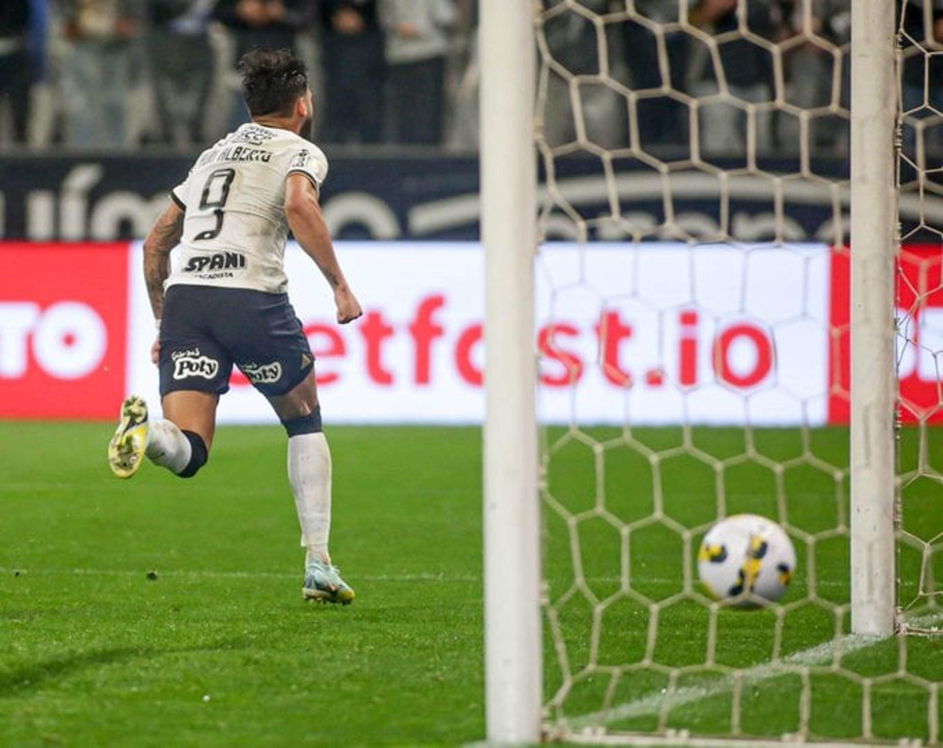 Róger Guedes e Yuri Alberto decidem, Corinthians vence o Atlético-GO e volta ao G4 do Brasileirão