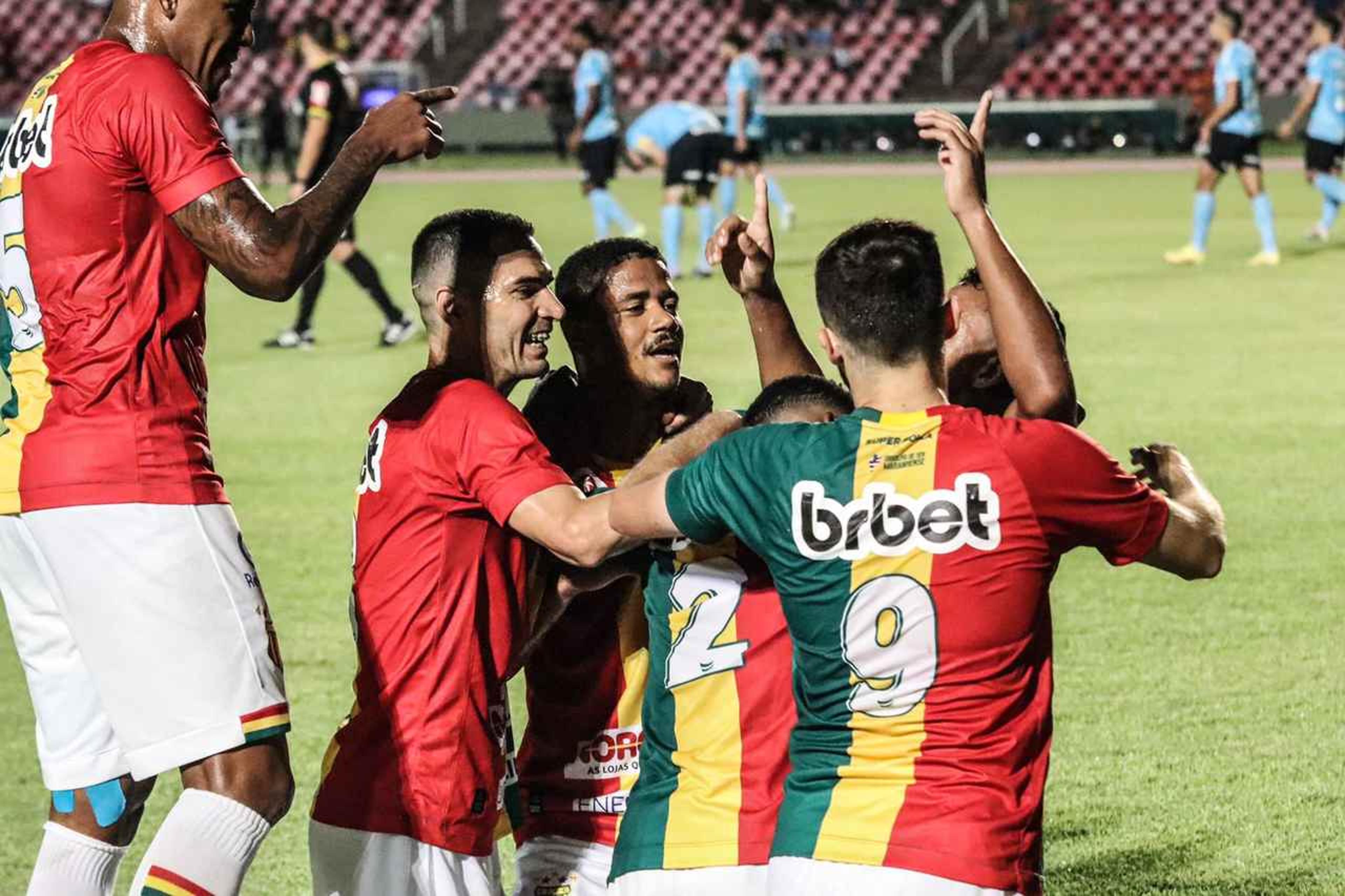 Sampaio Corrêa domina, vence Grêmio e volta a sonhar com G4 da Série B do Brasileirão