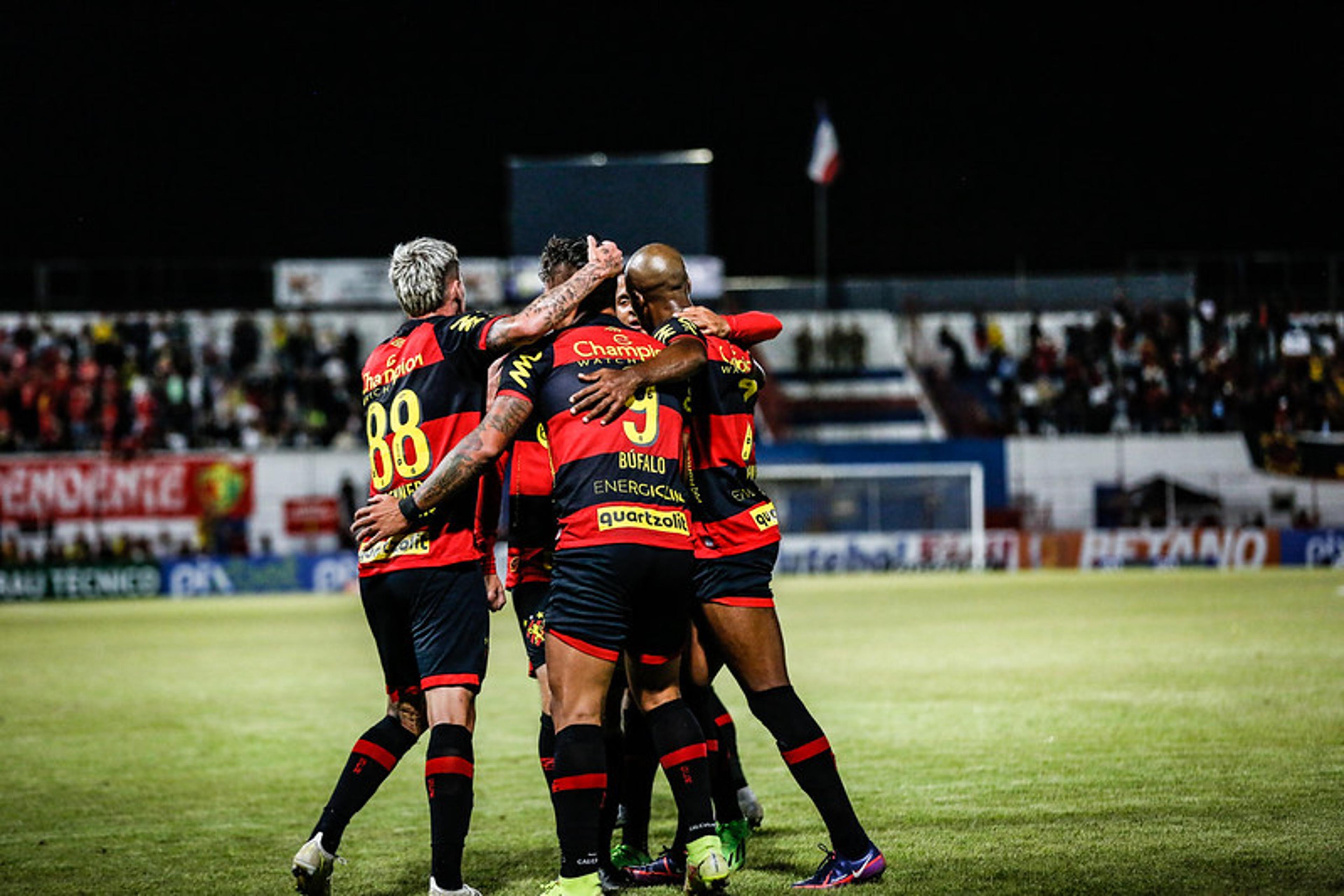 Com expulsões e gol do fim, Sport vence o Brusque e cola no G4 da Série B