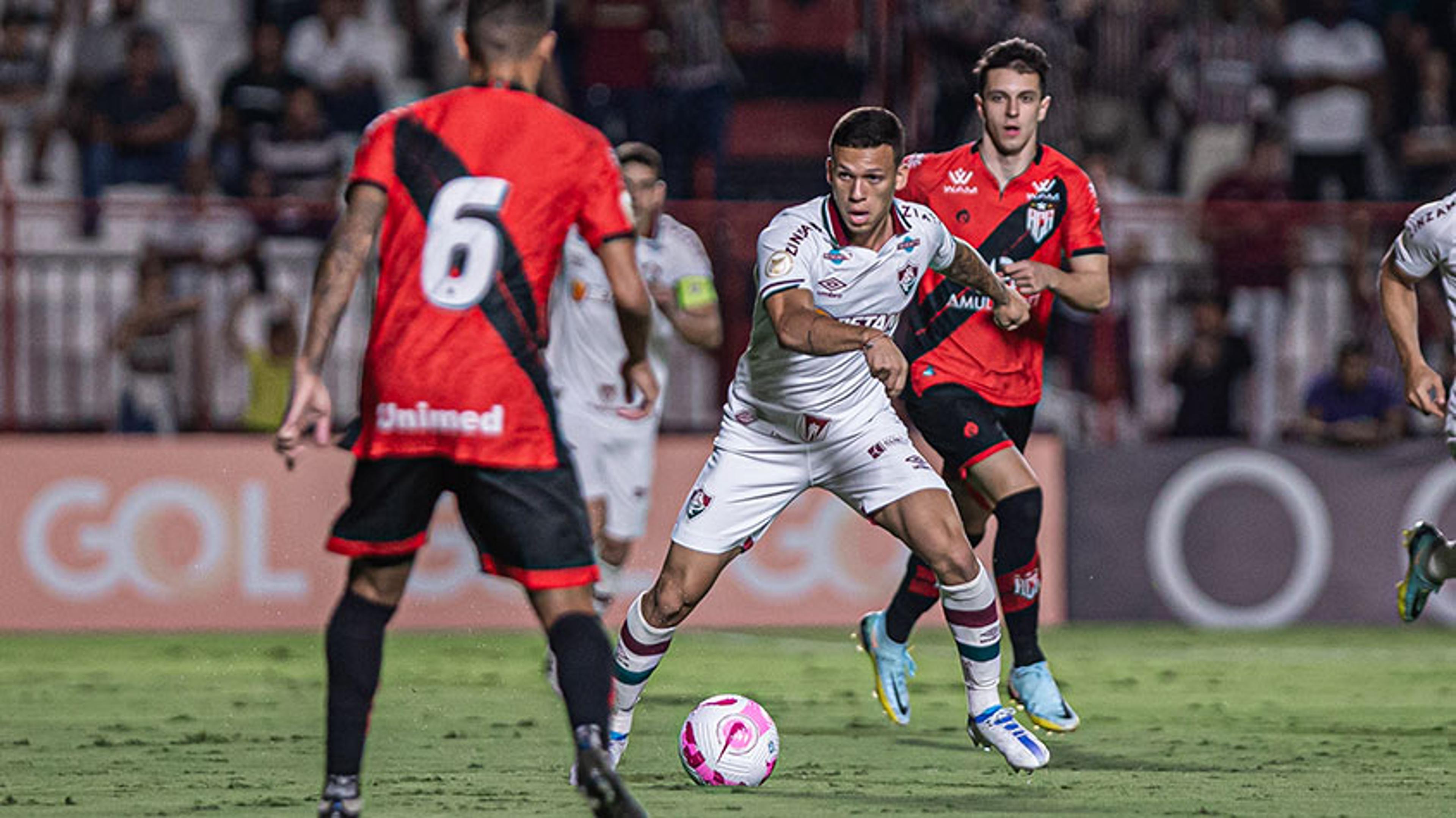 VÍDEO: melhores momentos da vitória do Atlético-GO sobre o Fluminense pelo Brasileirão