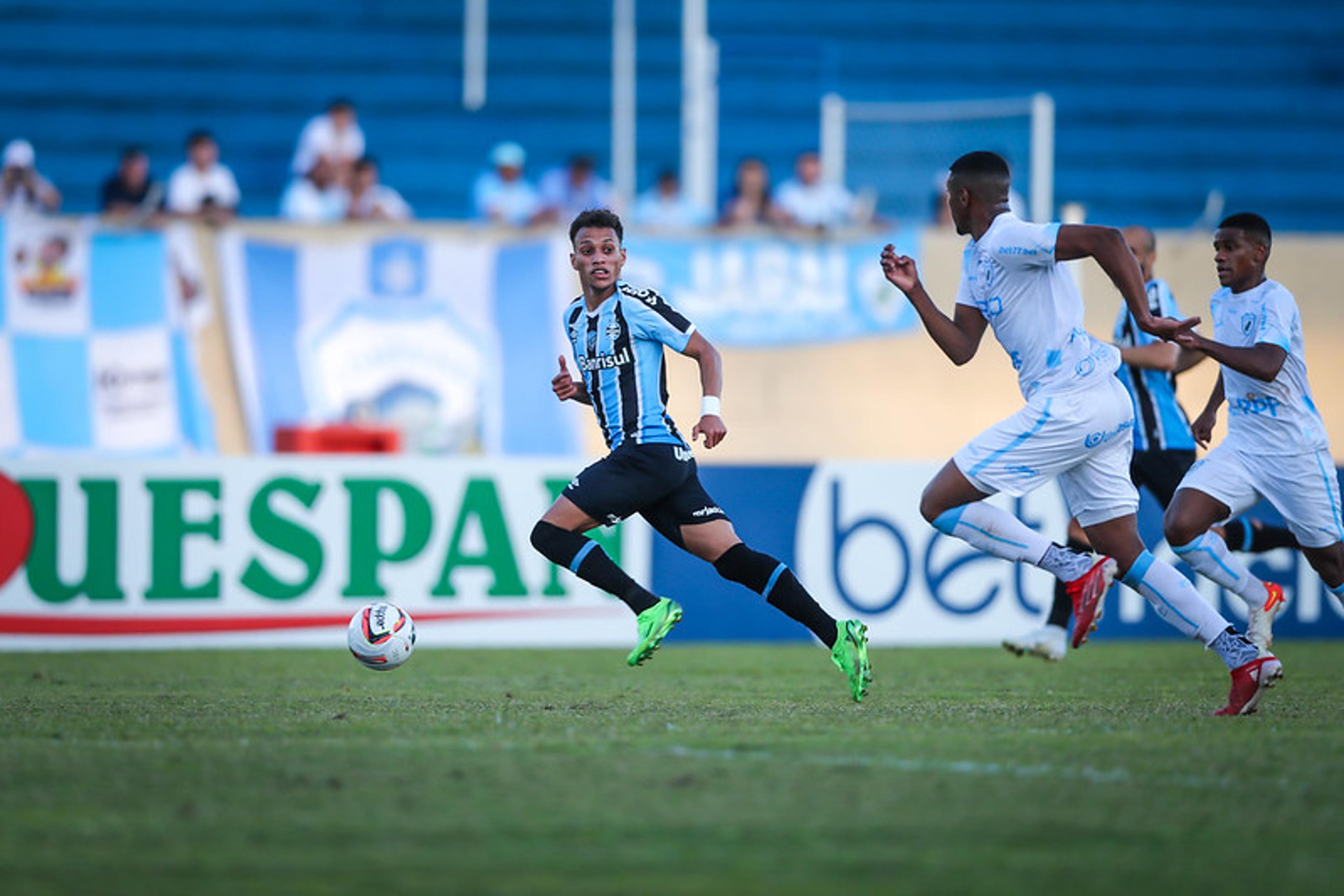 Grêmio empata com o Londrina e segue em jejum de vitórias fora de casa pela Série B