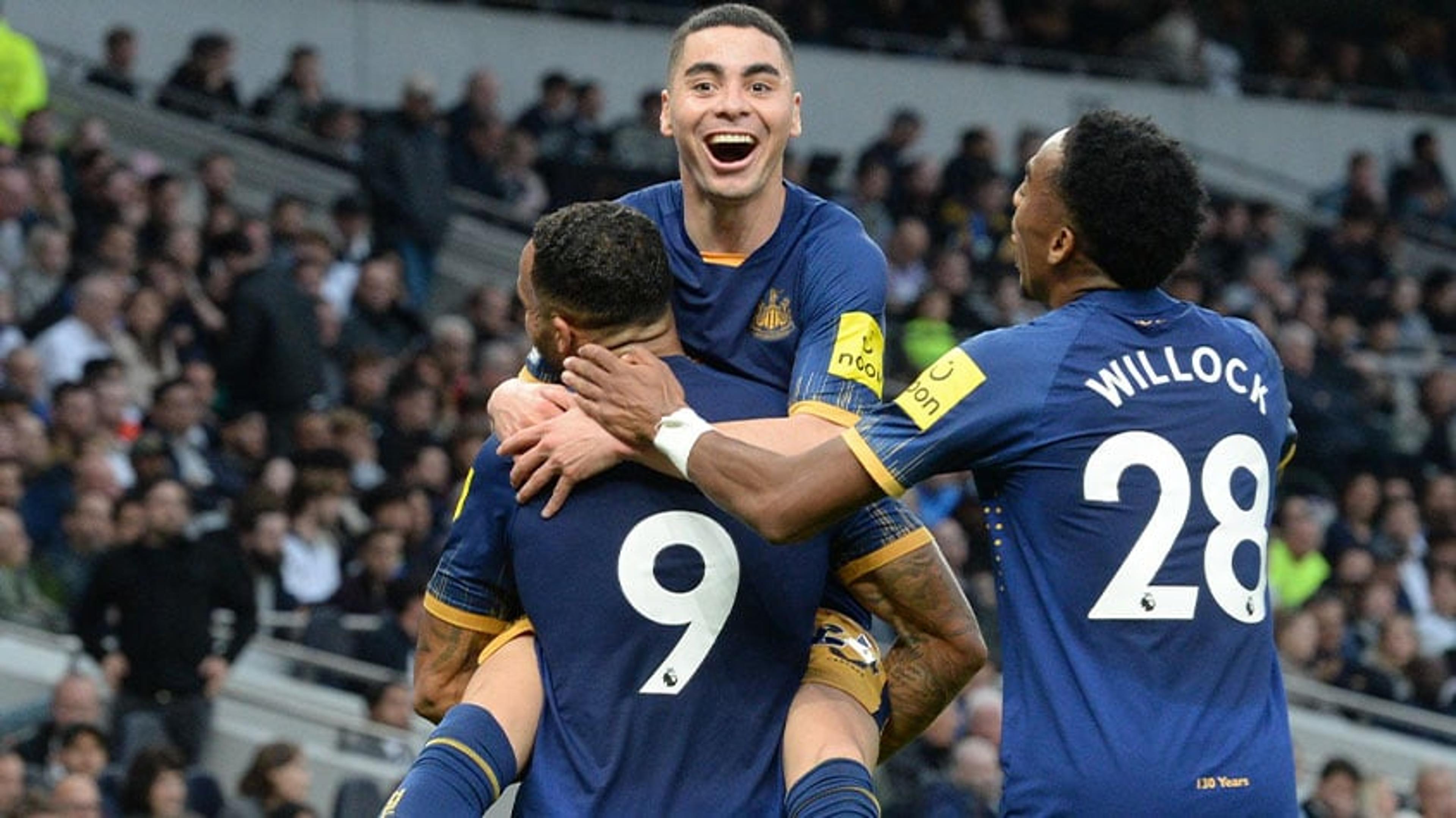 Newcastle derrota Tottenham e entra no G4 da Premier League