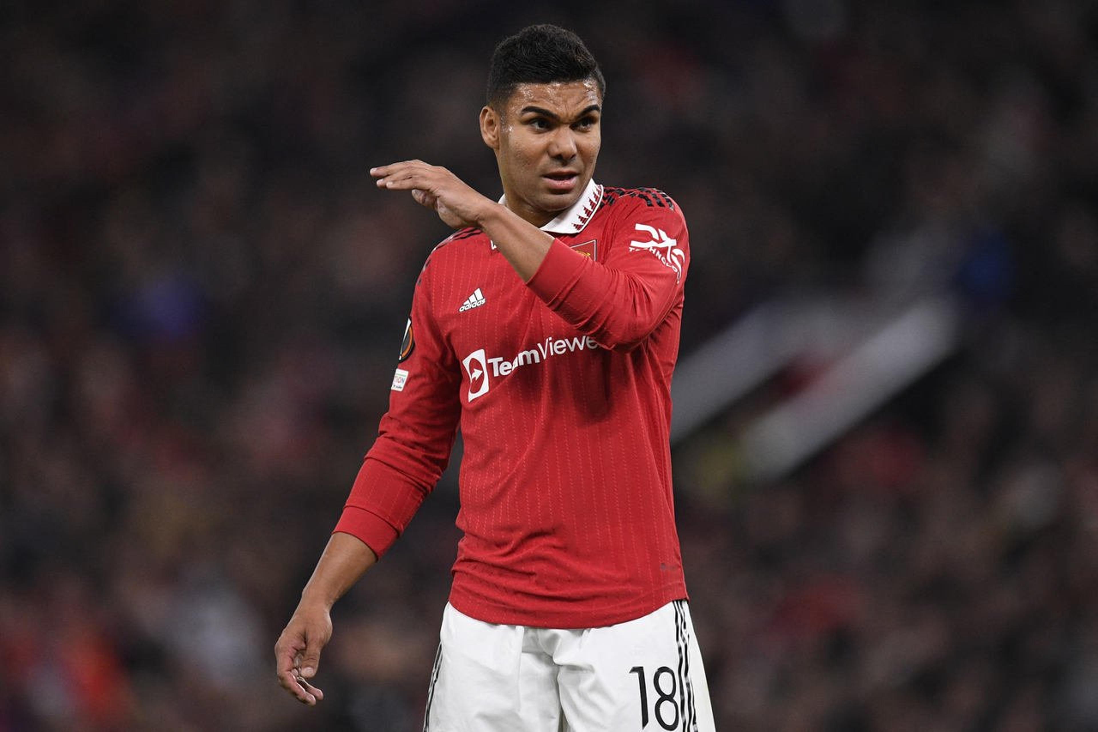 Casemiro pega três jogos de suspensão no Manchester United após ‘enforcar’ jogador do Crystal Palace