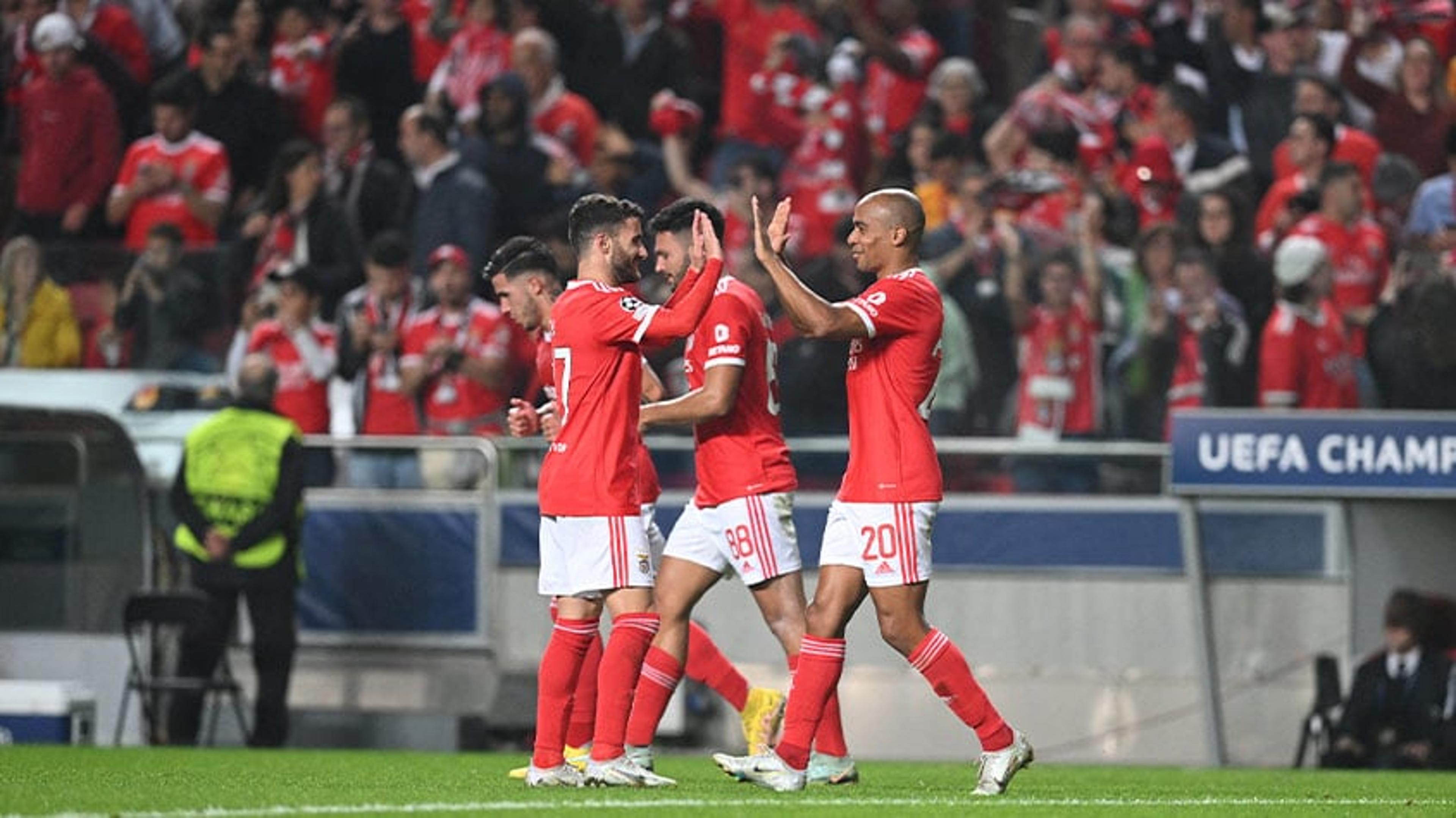 Juventus esboça reação, mas perde para o Benfica e está eliminada da Champions League