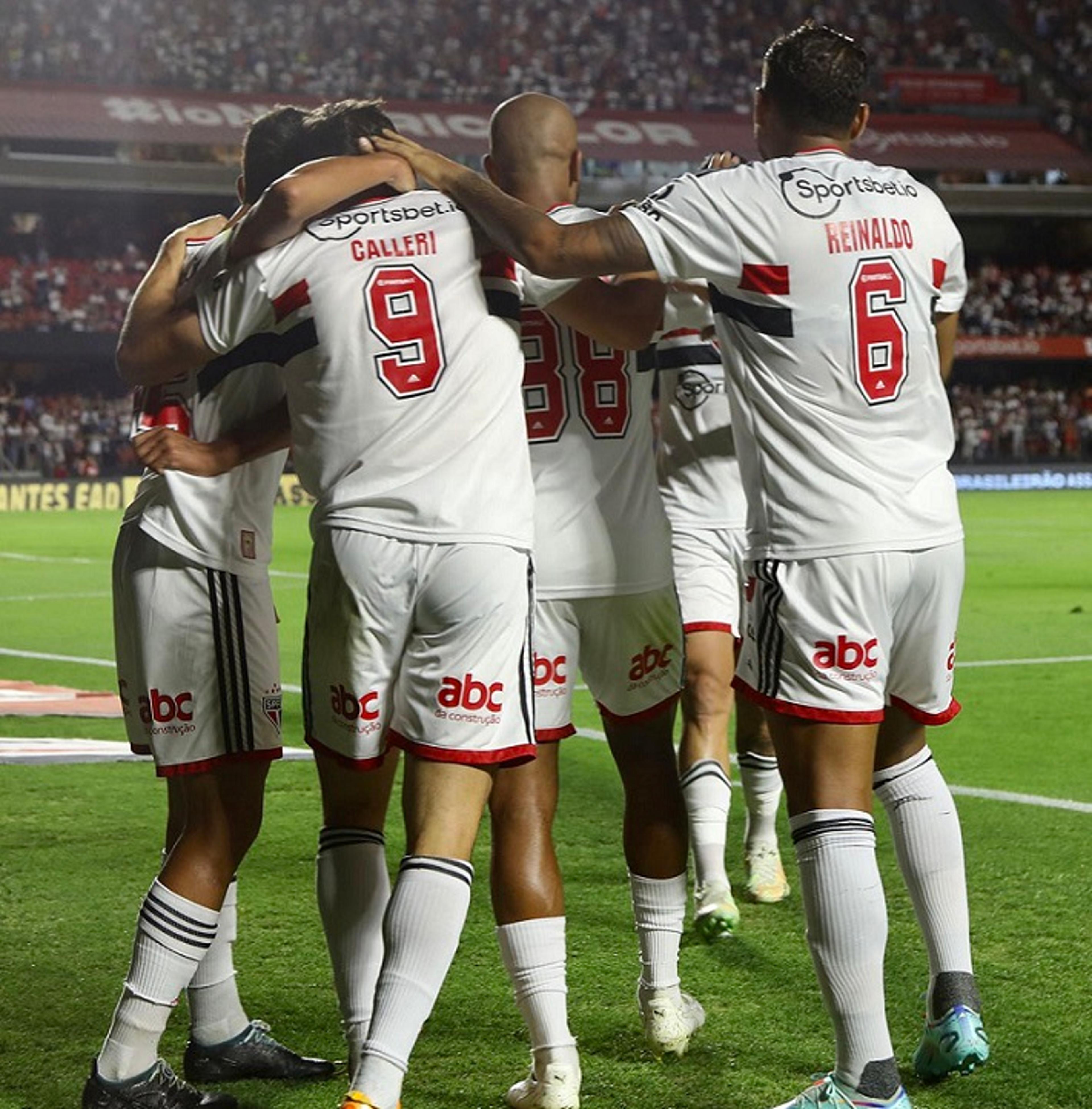 São Paulo marca nos acréscimos, vence o Atlético-GO e mantém vivo sonho da Libertadores