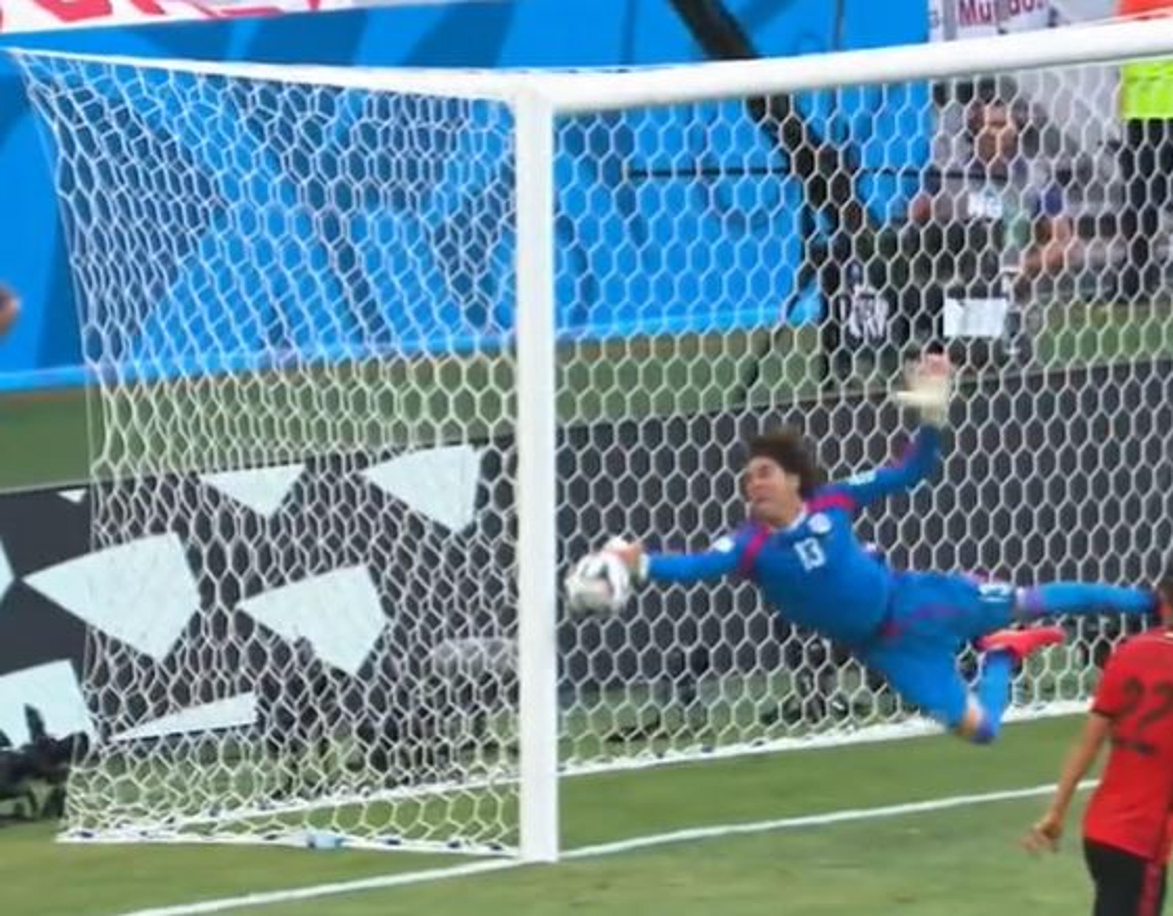 FIFA relembra defesa de Ochoa contra Neymar; assista