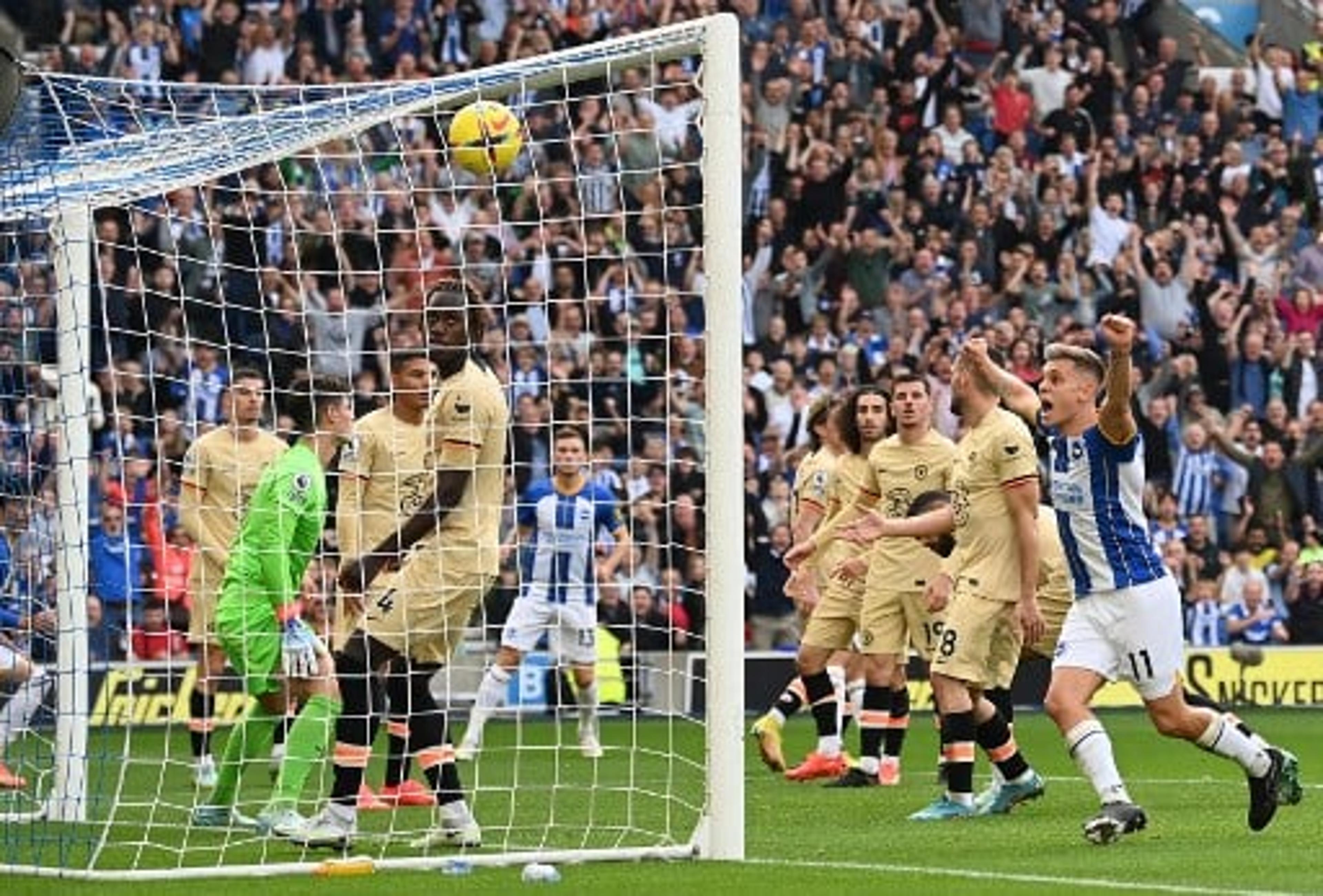 Com dois gols contra, Chelsea é goleado pelo Brighton na Premier League