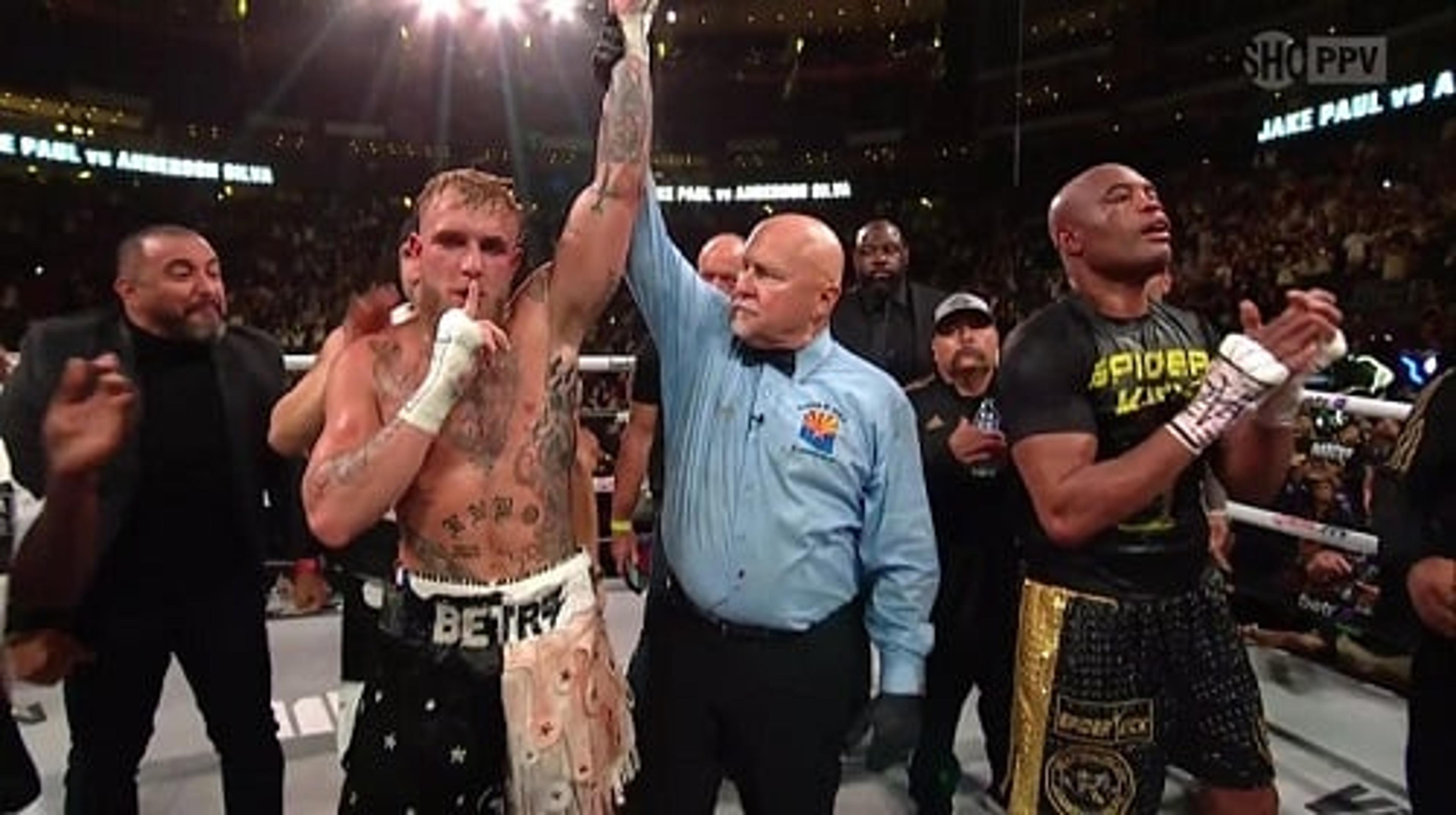 Youtuber Jake Paul vence a lenda Anderson Silva e segue invicto no boxe profissional