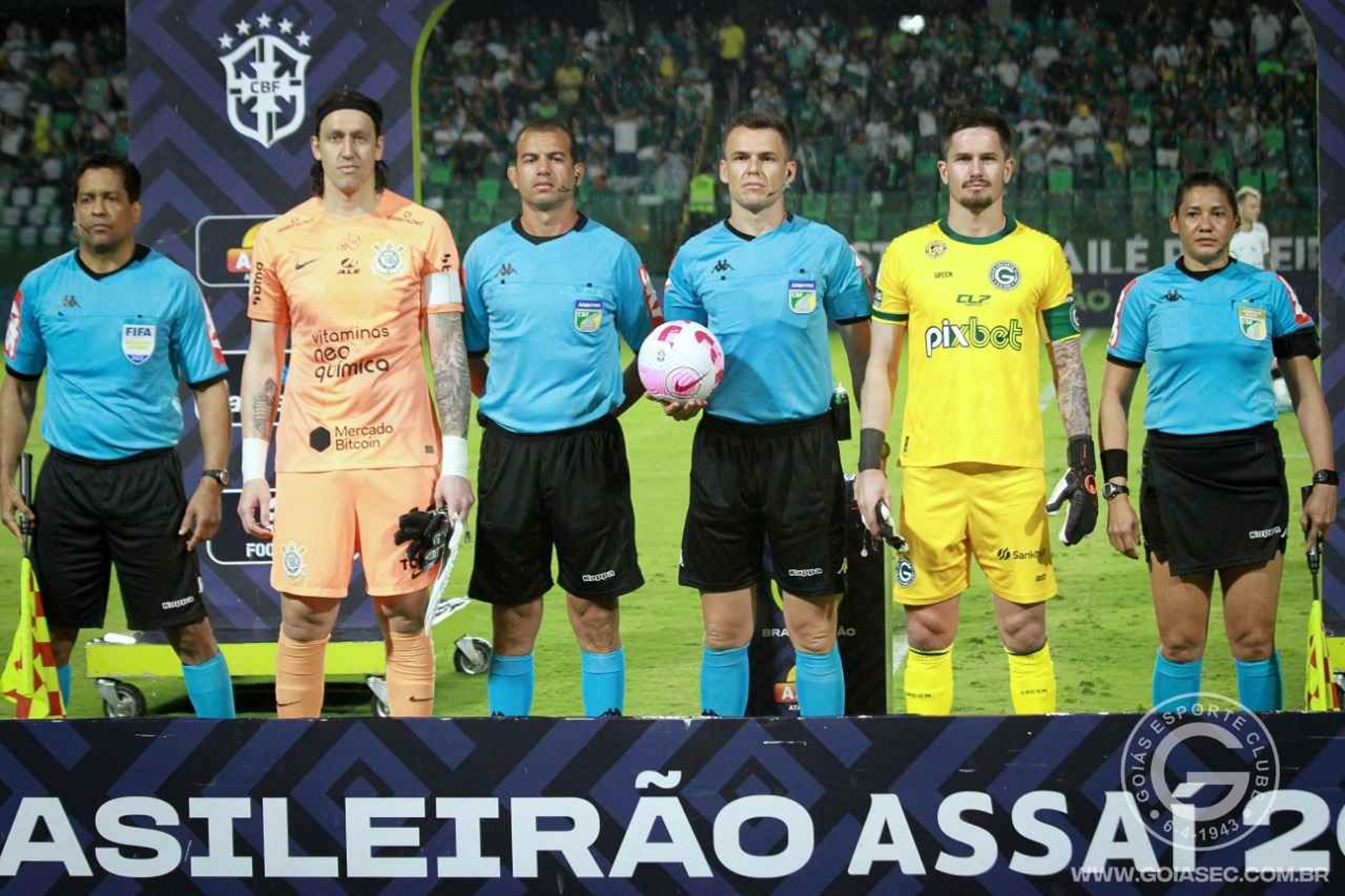 Goiás x Corinthians: árbitro relata xingamentos de Roberto de Andrade na súmula