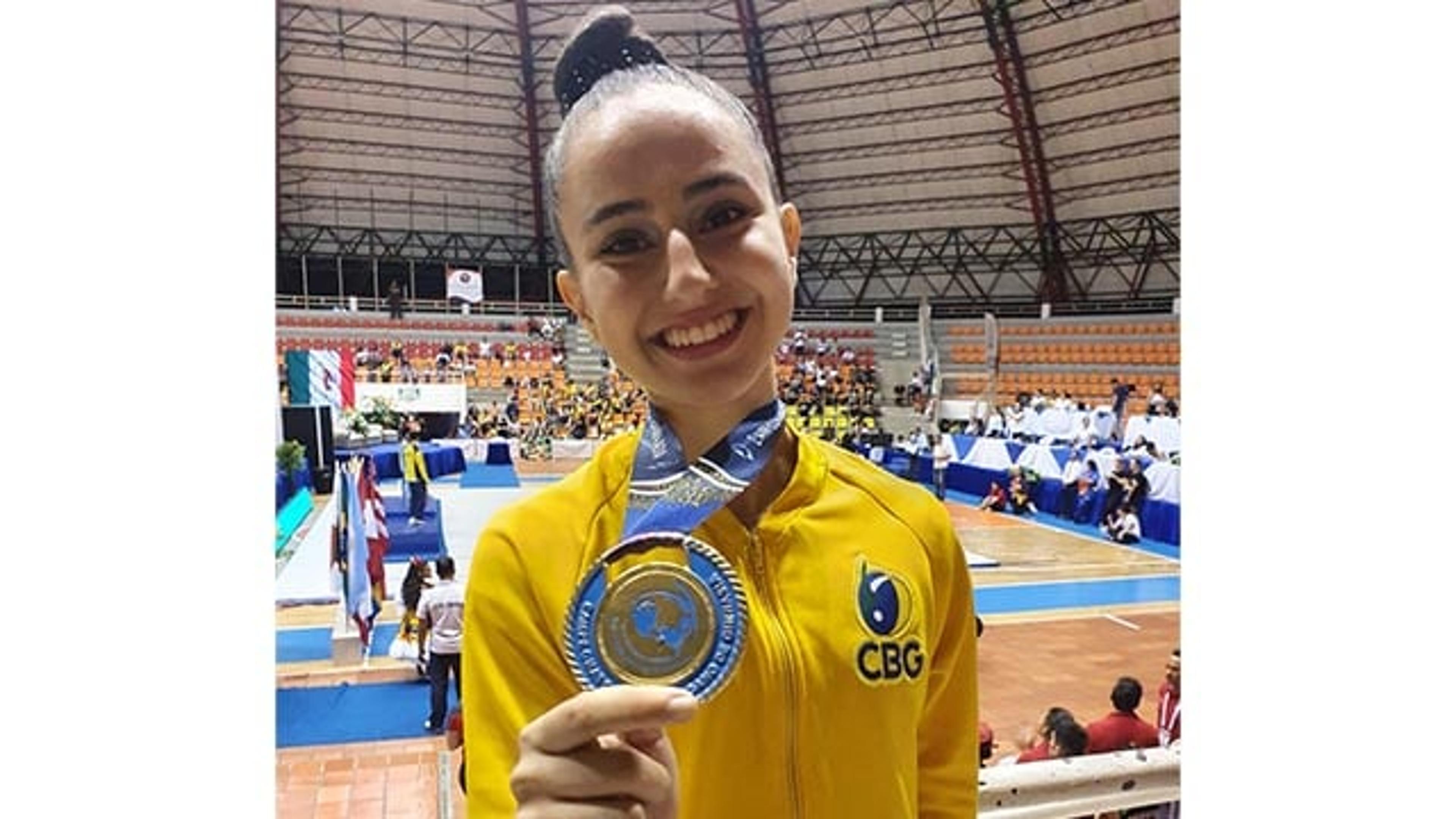 Manu Aparecida é campeã pan-americana de ginástica aeróbica na Colômbia