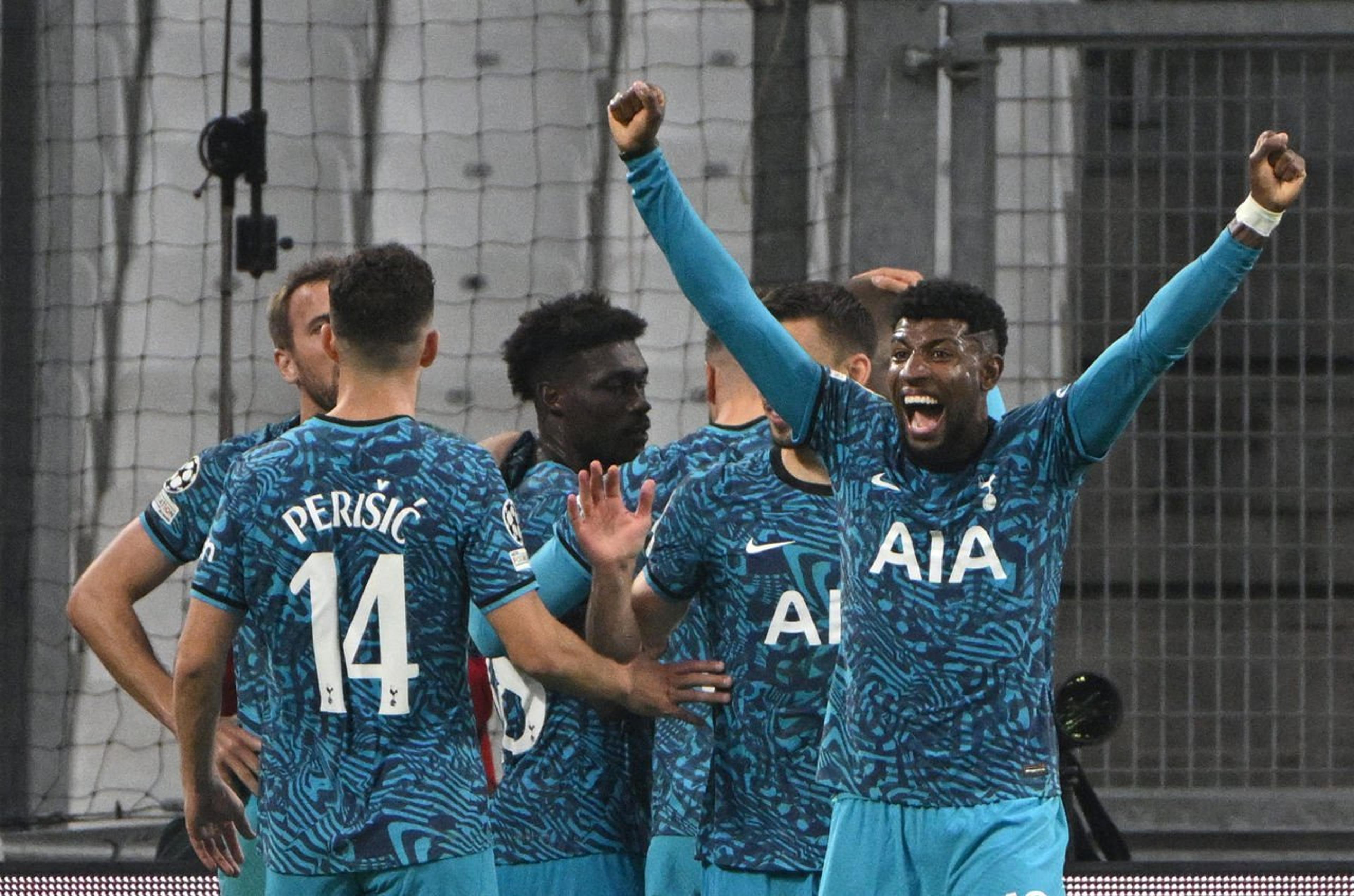 No apagar das luzes, Tottenham vence Marseille e garante vaga nas oitavas da Champions