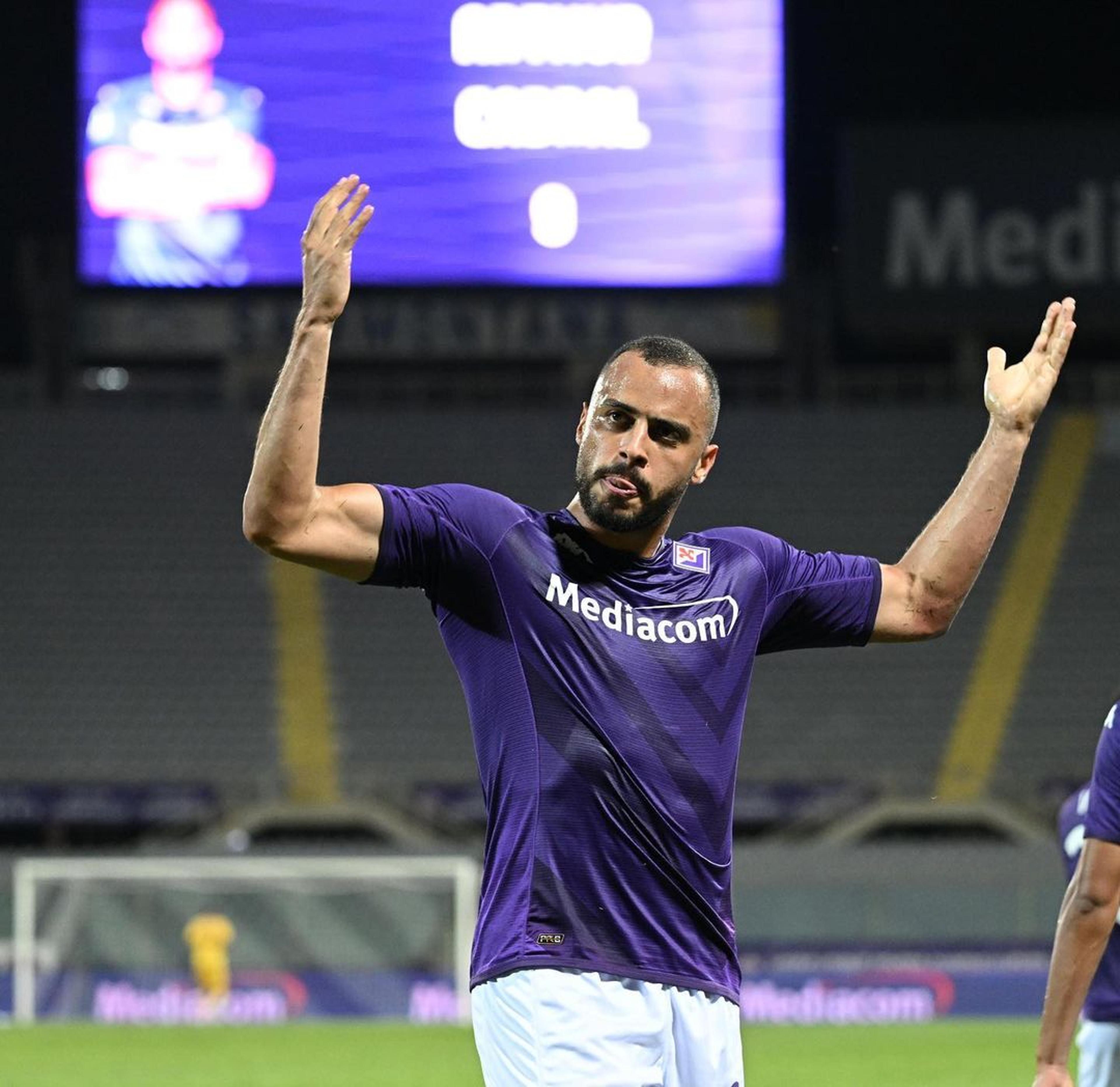 Arthur Cabral, ex-Ceará e Palmeiras, deixa a Fiorentina e acerta com o Benfica