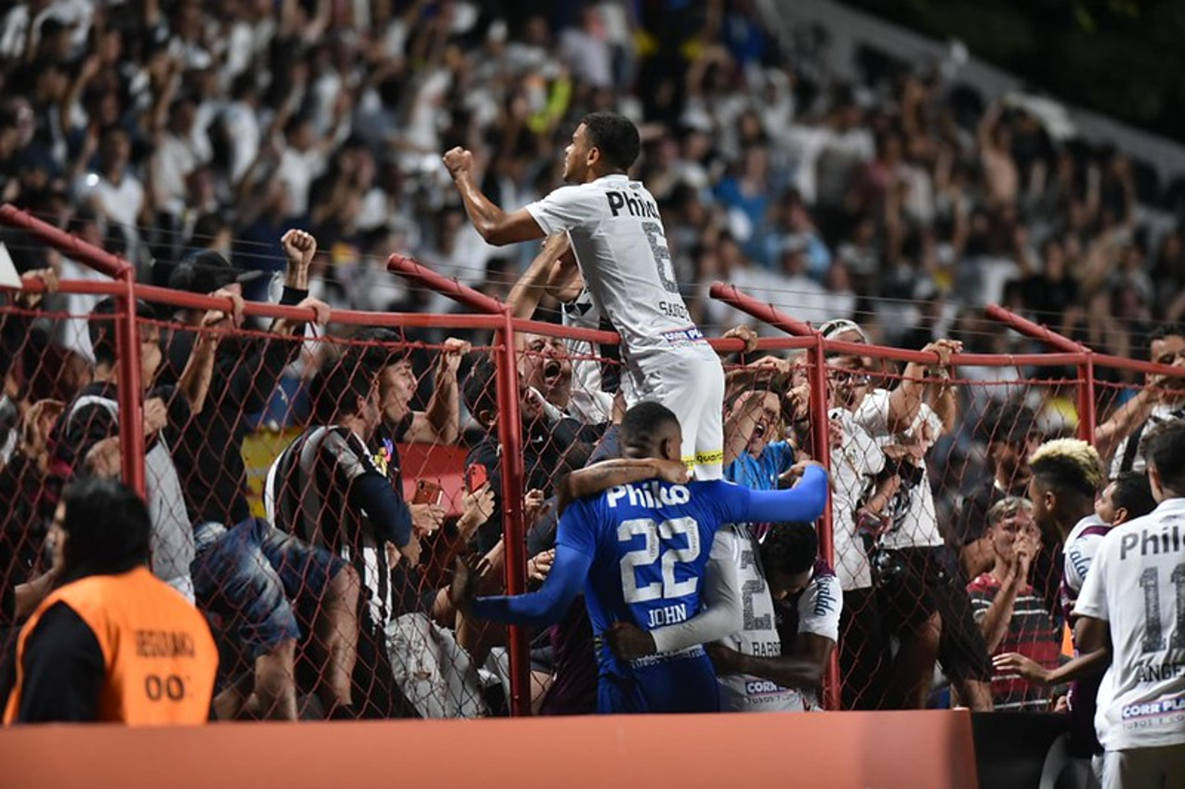 VÍDEO: Os melhores momentos da vitória do Santos sobre o Atlético-GO