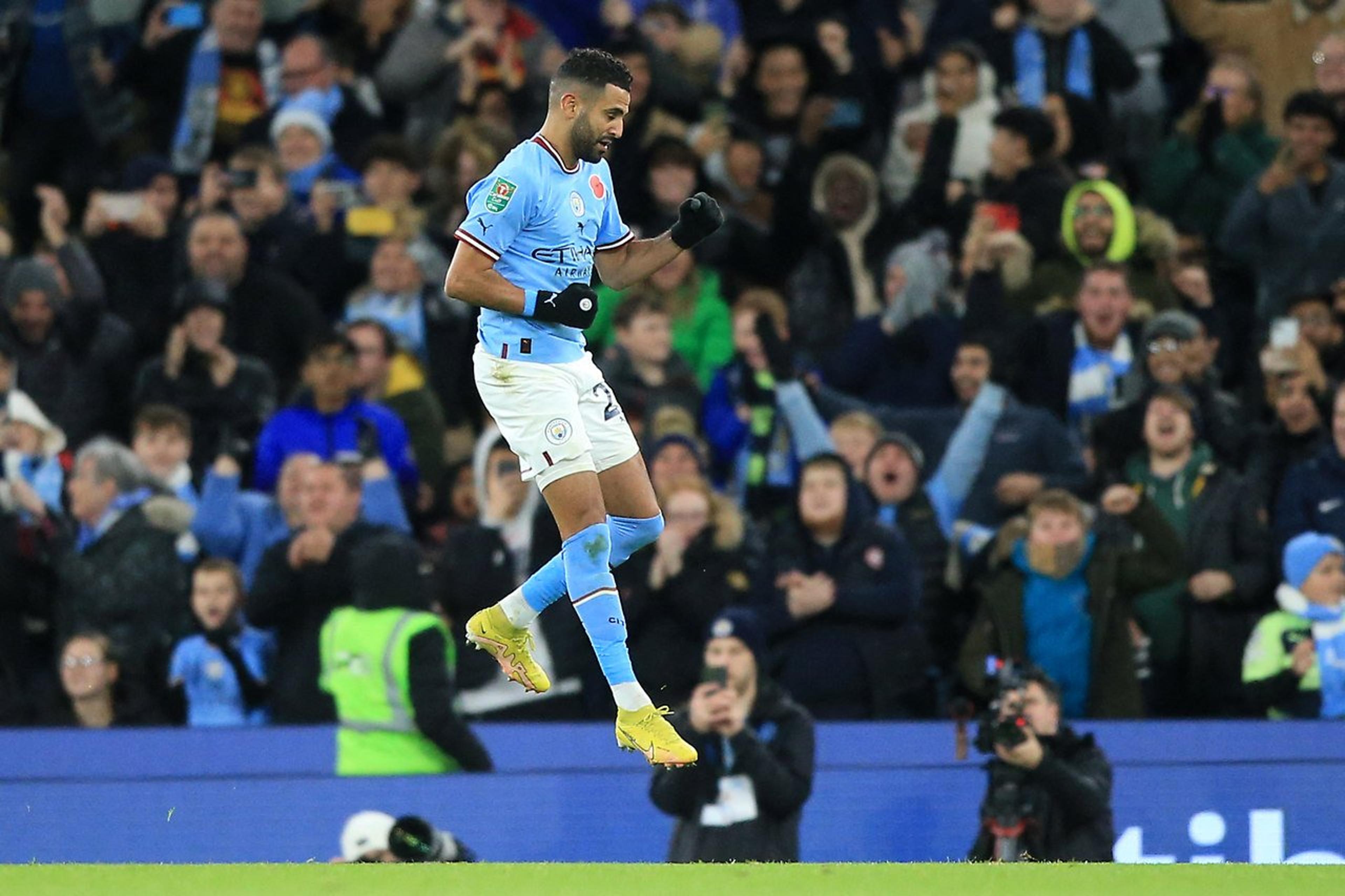 Manchester City resolve no segundo tempo e elimina o Chelsea na Copa da Liga Inglesa