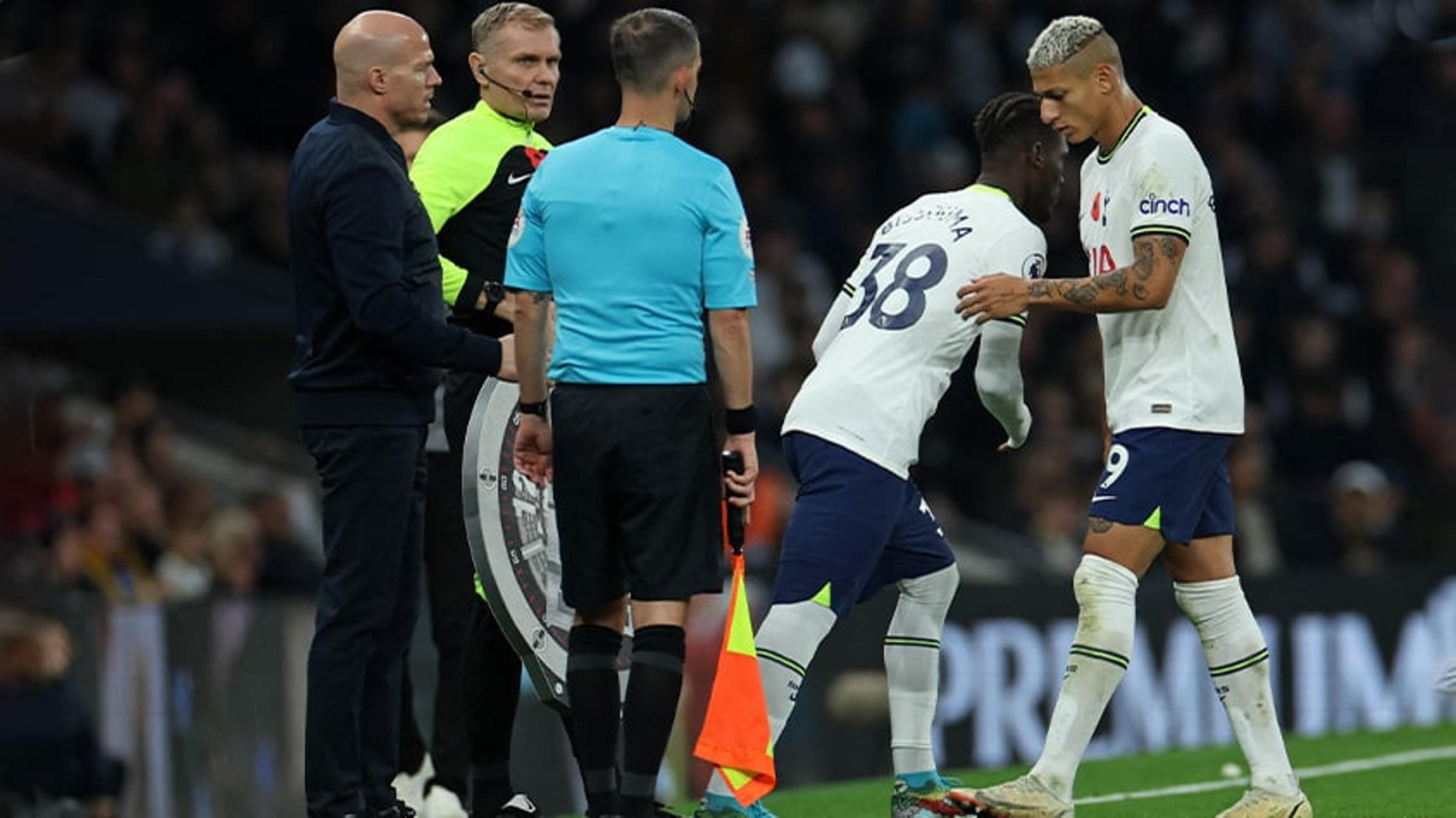 Seleção: Richarlison volta a ser titular pelo Tottenham no último jogo antes da Copa do Mundo