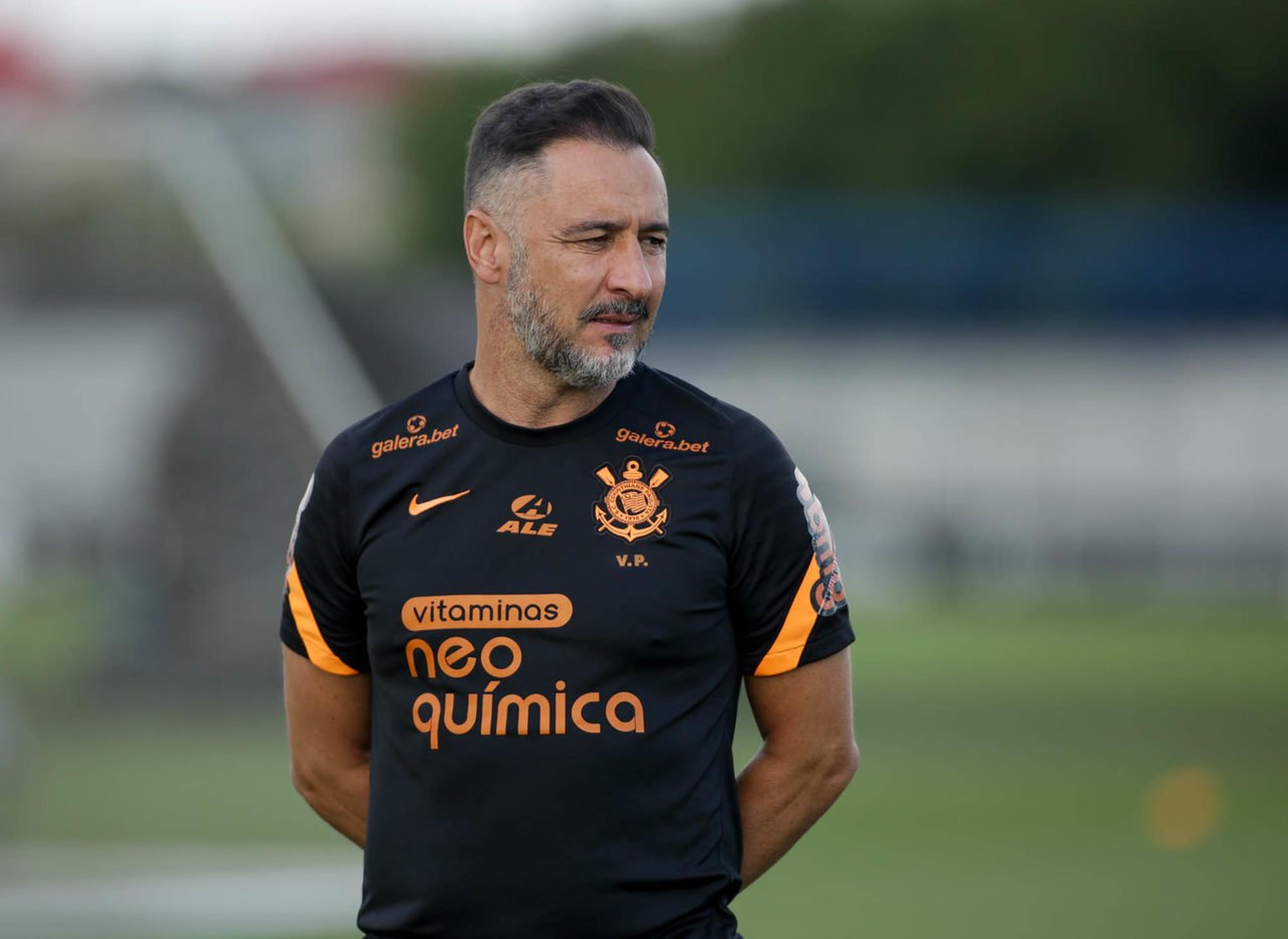 Corte Arbitral condena Corinthians a pagar multa milionária a Vitor Pereira