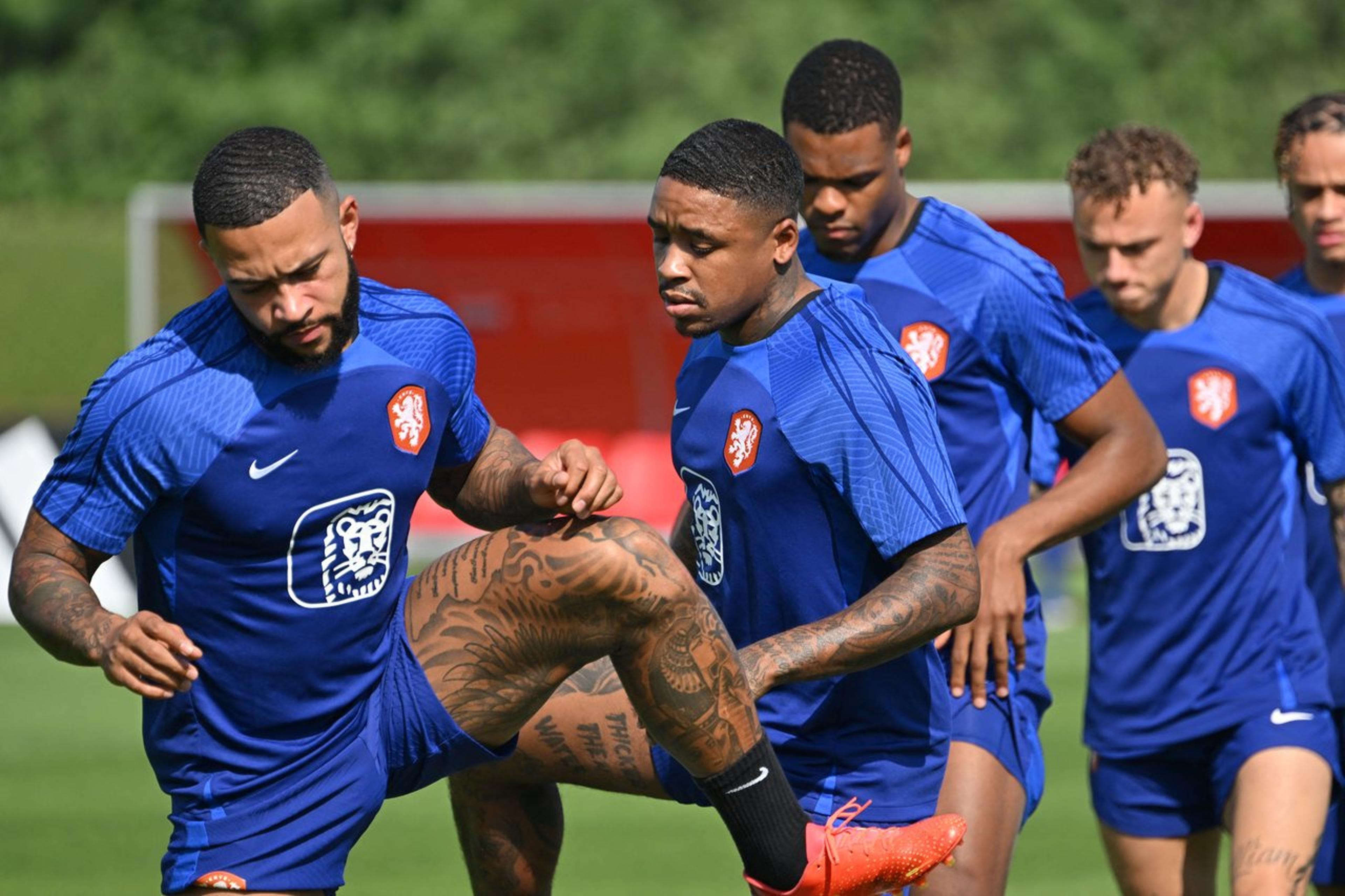 Após triunfo da Holanda, Depay se nega a falar sobre futuro no Barcelona: ‘Focado na Copa do Mundo’