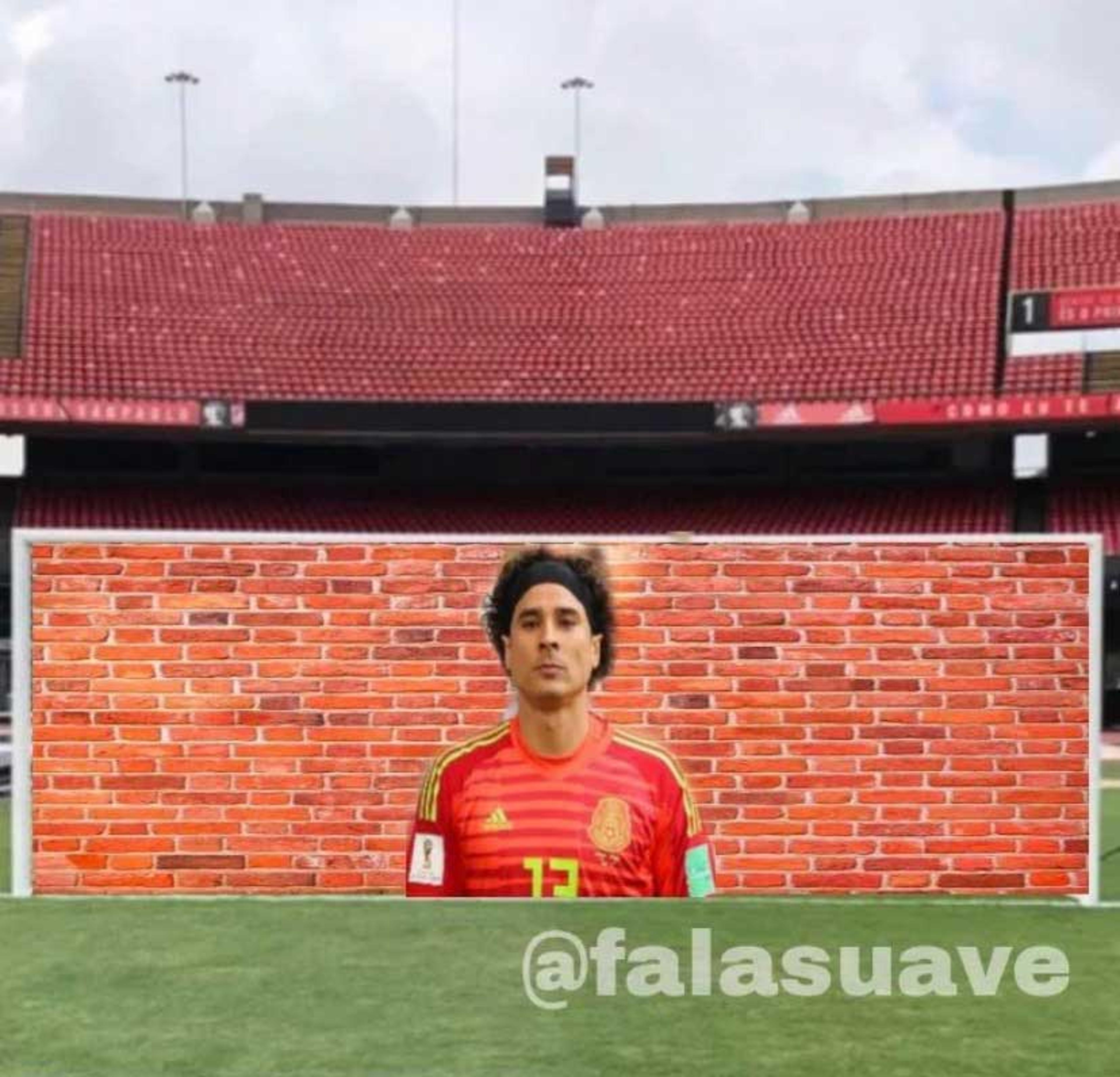 Ochoa defende pênalti de Lewa e memes bombam na web: ‘Descongelou’