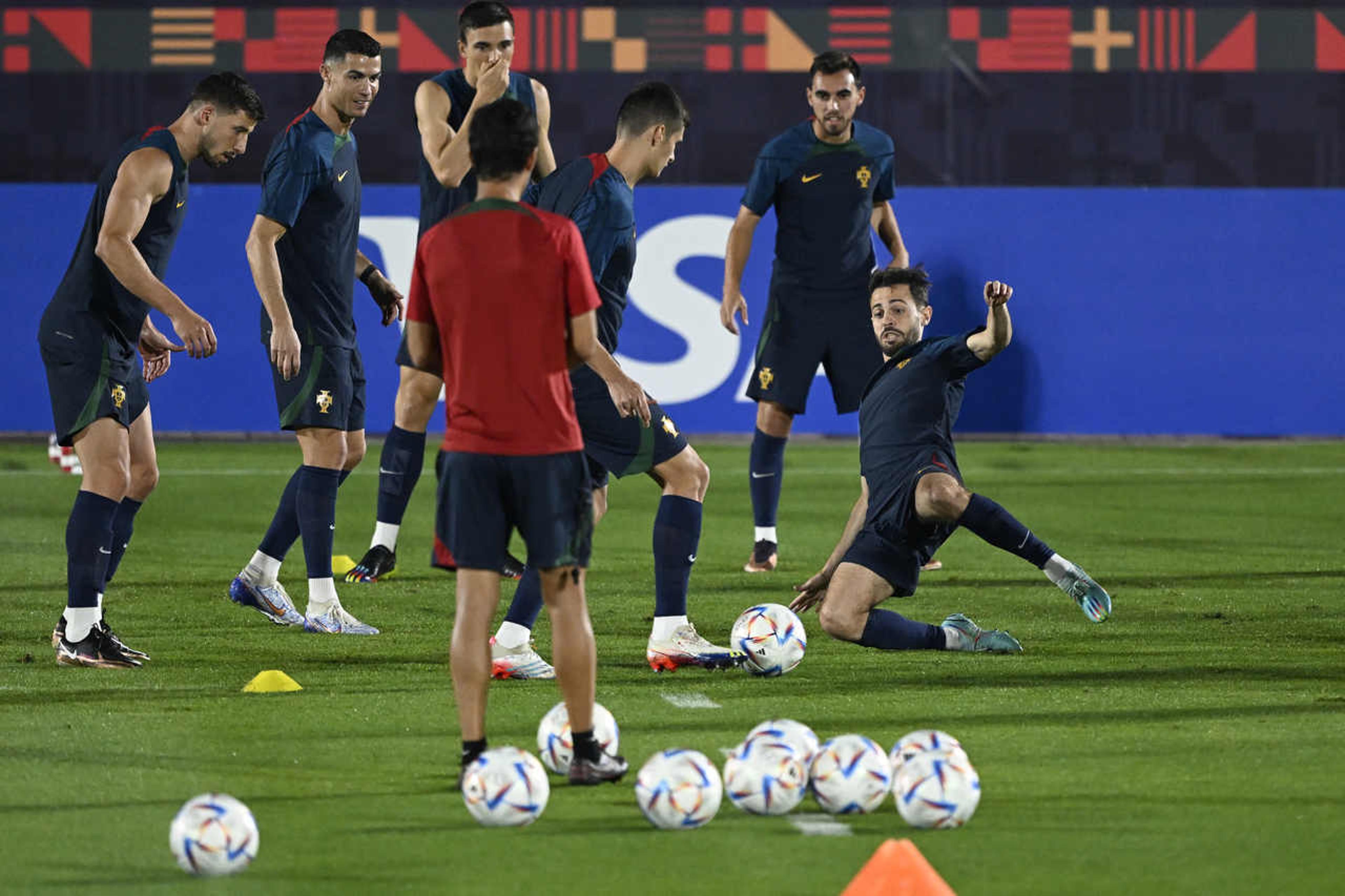 Lateral retorna aos treinos, e Portugal não deve ter desfalques para estreia na Copa