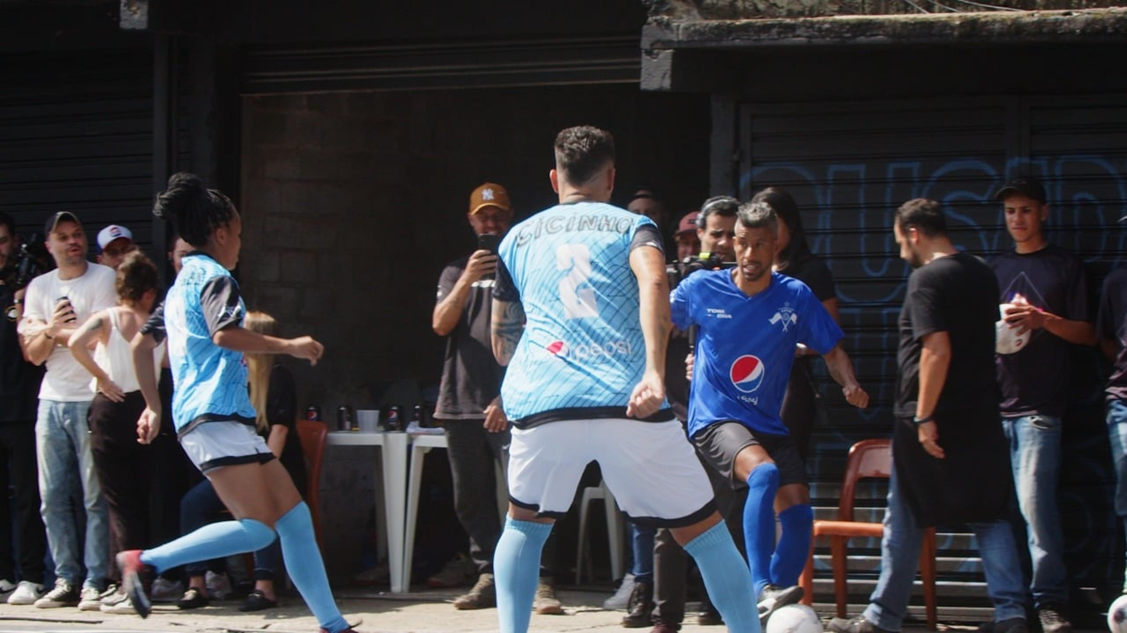 Times de Léo Moura e Cristiane levam a melhor na primeira rodada do Campeões da Rua Catar