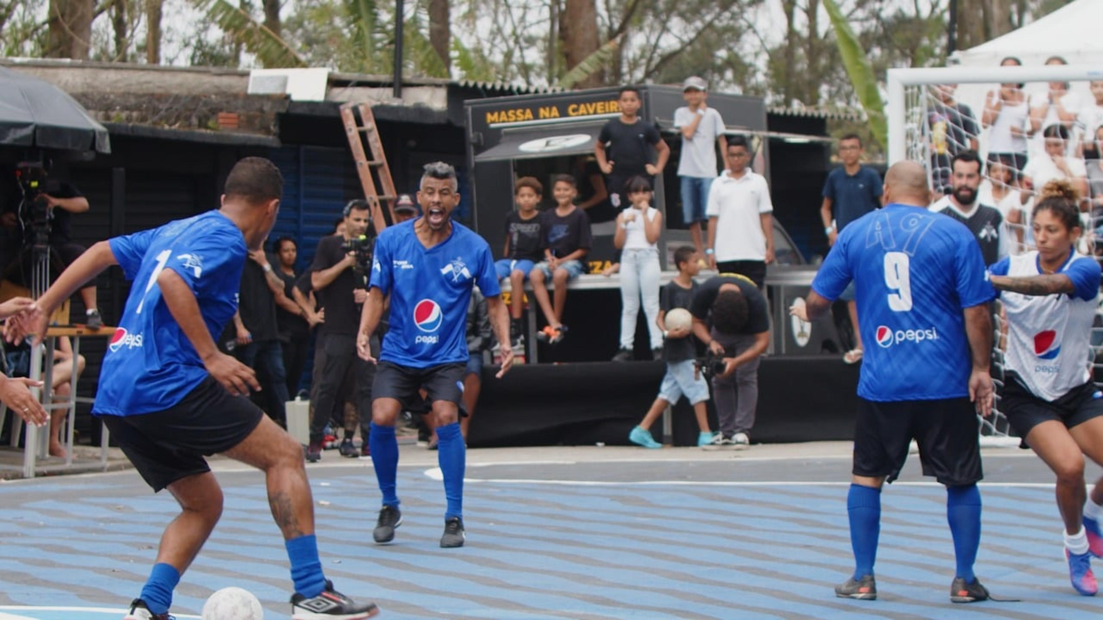 Time de Léo Moura tem camisa 9 iluminado, vence Cristiane e conquista o torneio Campeões da Rua Catar