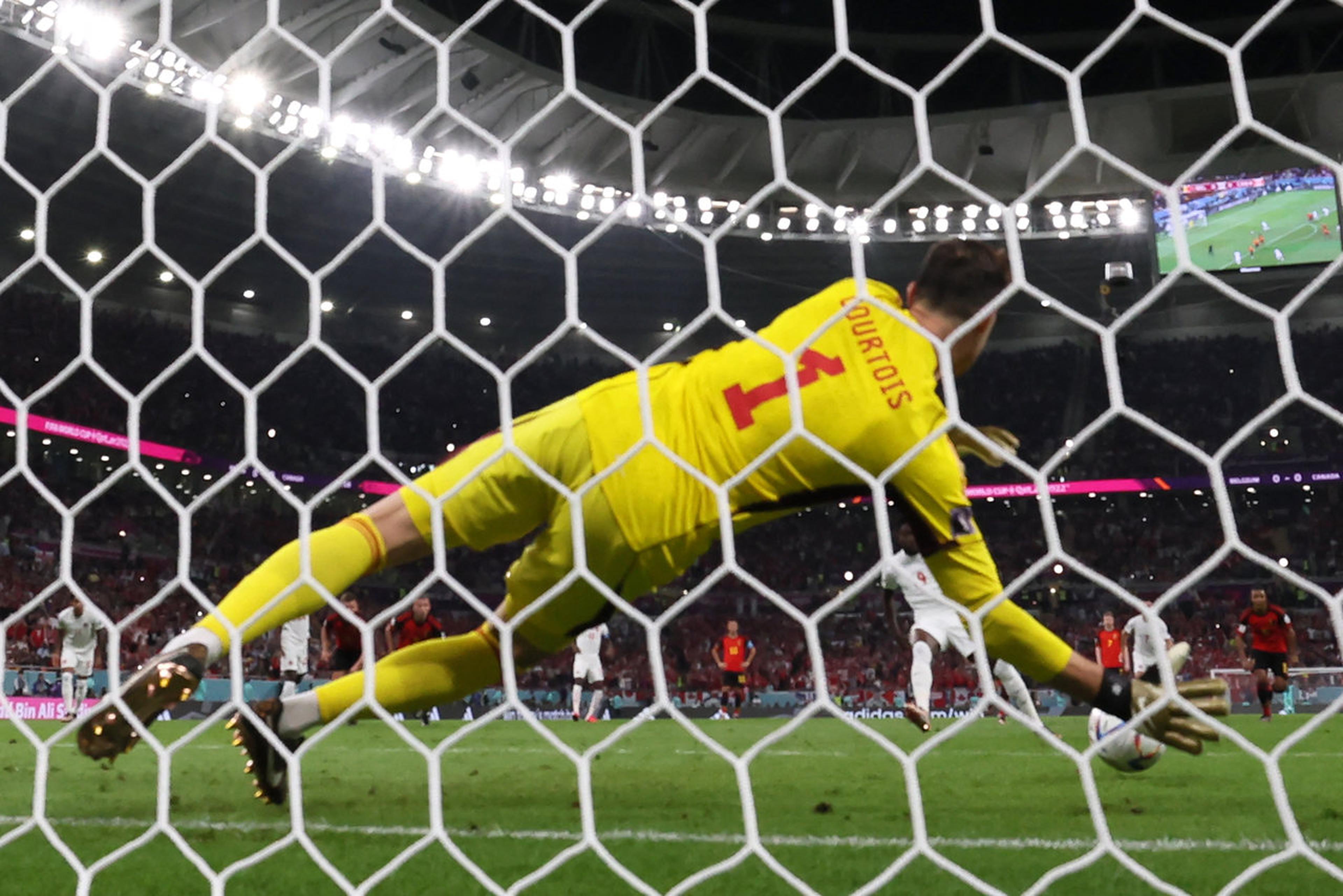 Após pegar pênalti, Courtois analisa estreia da Bélgica na Copa do Mundo: ‘Não existe jogo fácil’