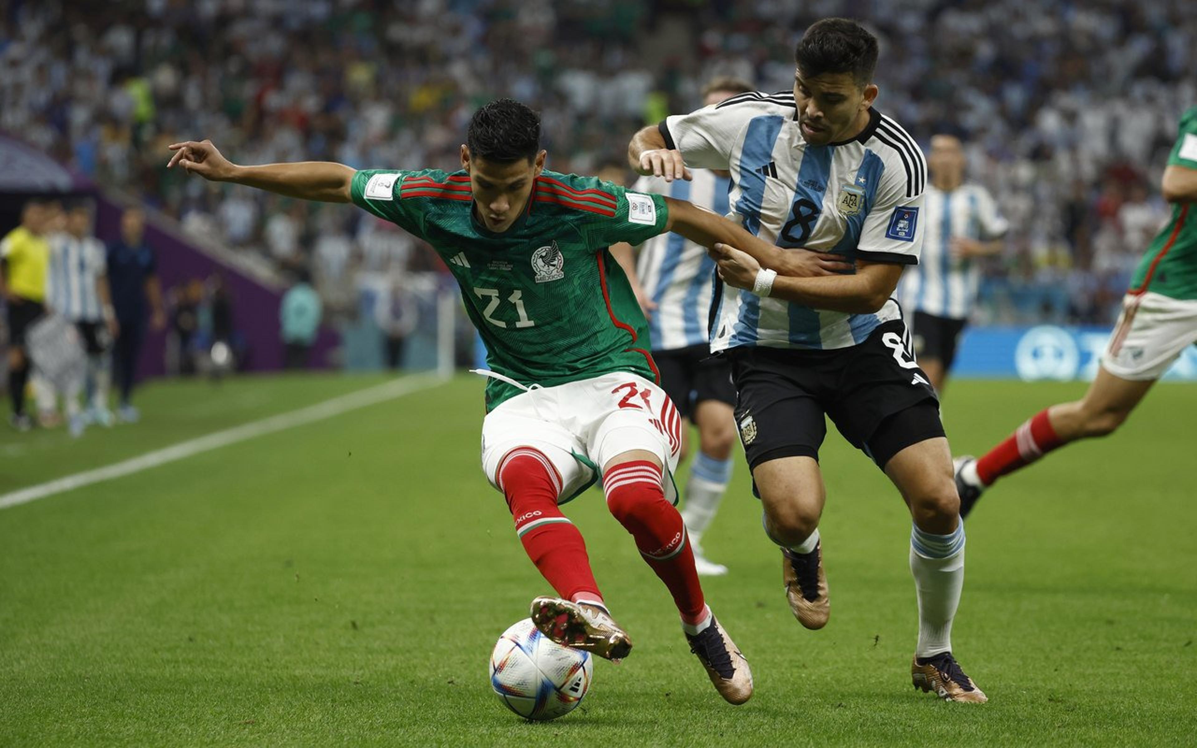 Argentinos e mexicanos brigam durante partida da Copa do Mundo