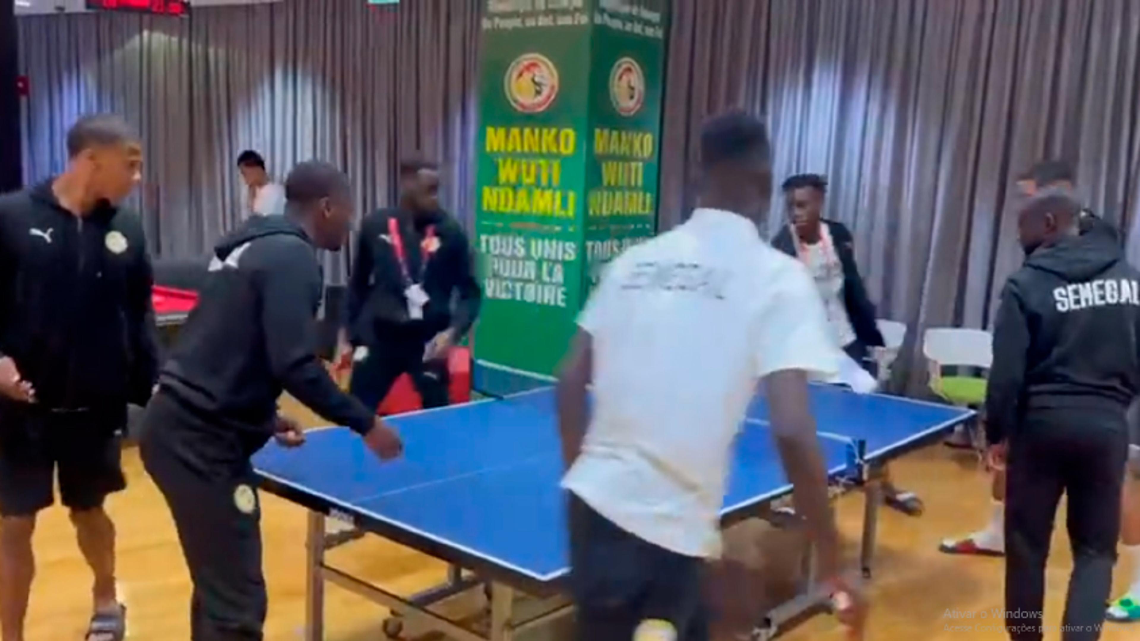 VÍDEO: Jogadores de Senegal descontraem na Copa do Mundo com partida de tênis de mesa