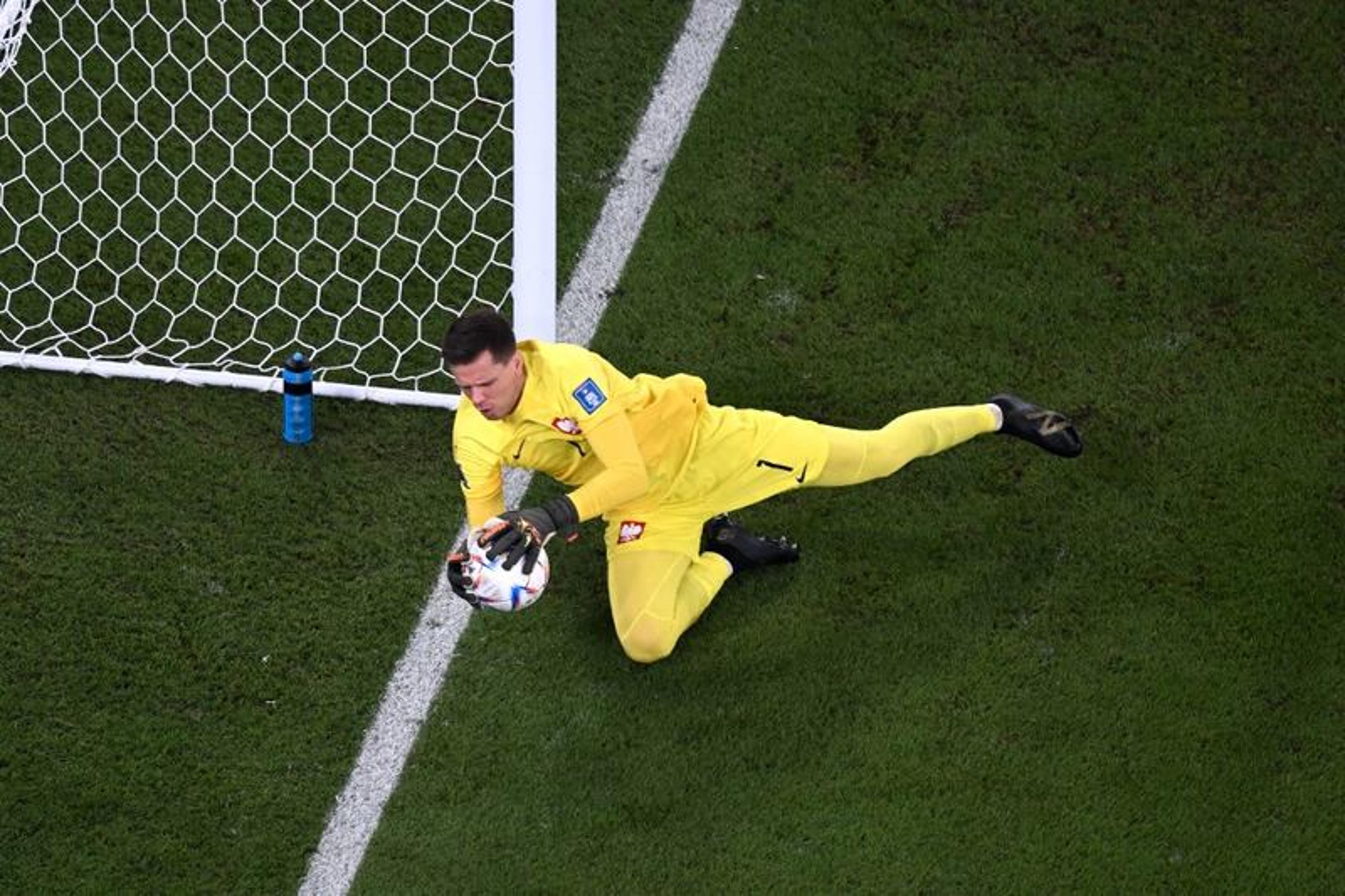 Apesar da derrota, Szczesny comemora classificação e bate recordes pela Polônia na Copa do Mundo