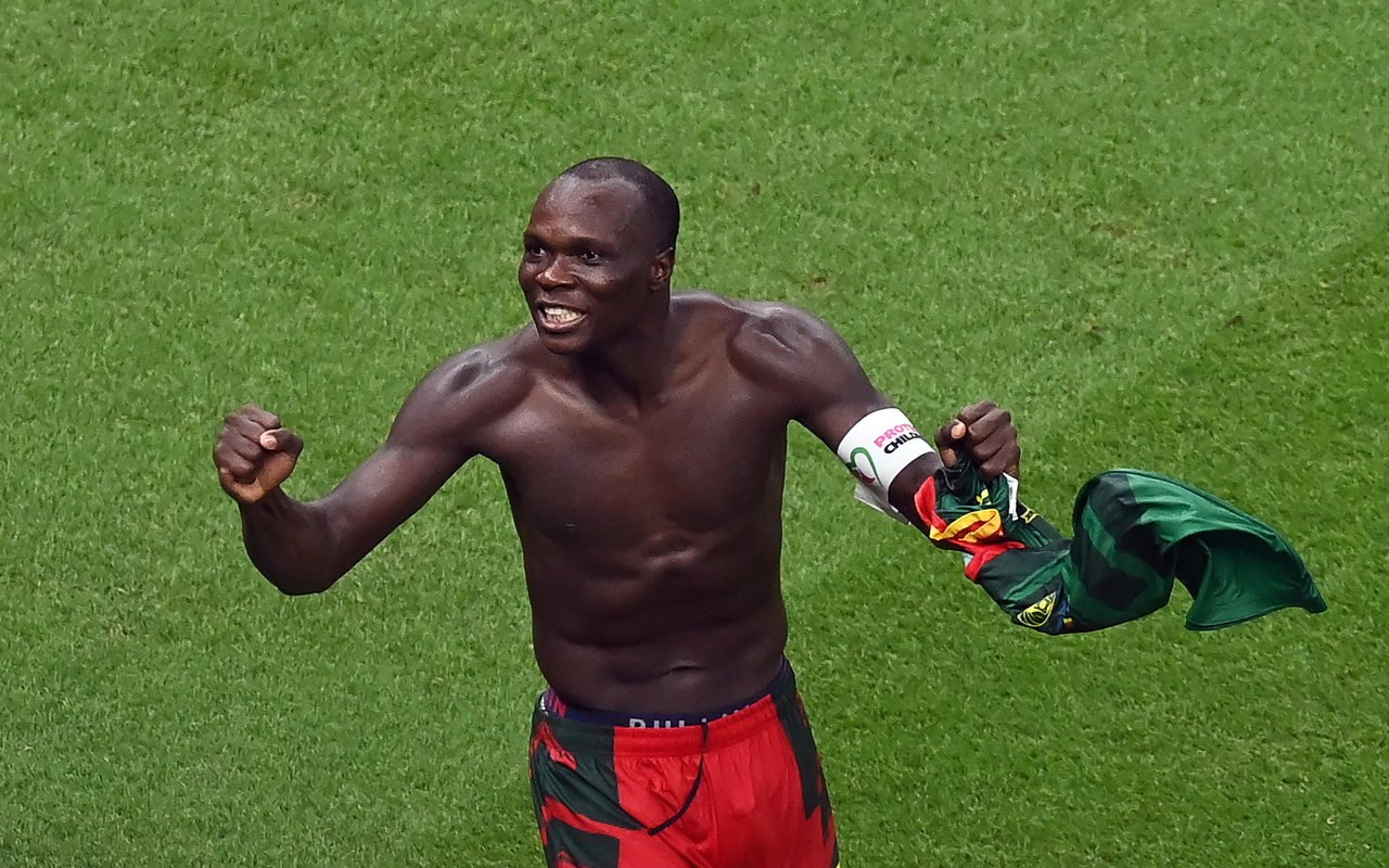 Conheça Aboubakar, craque de Camarões que fez gol no Brasil