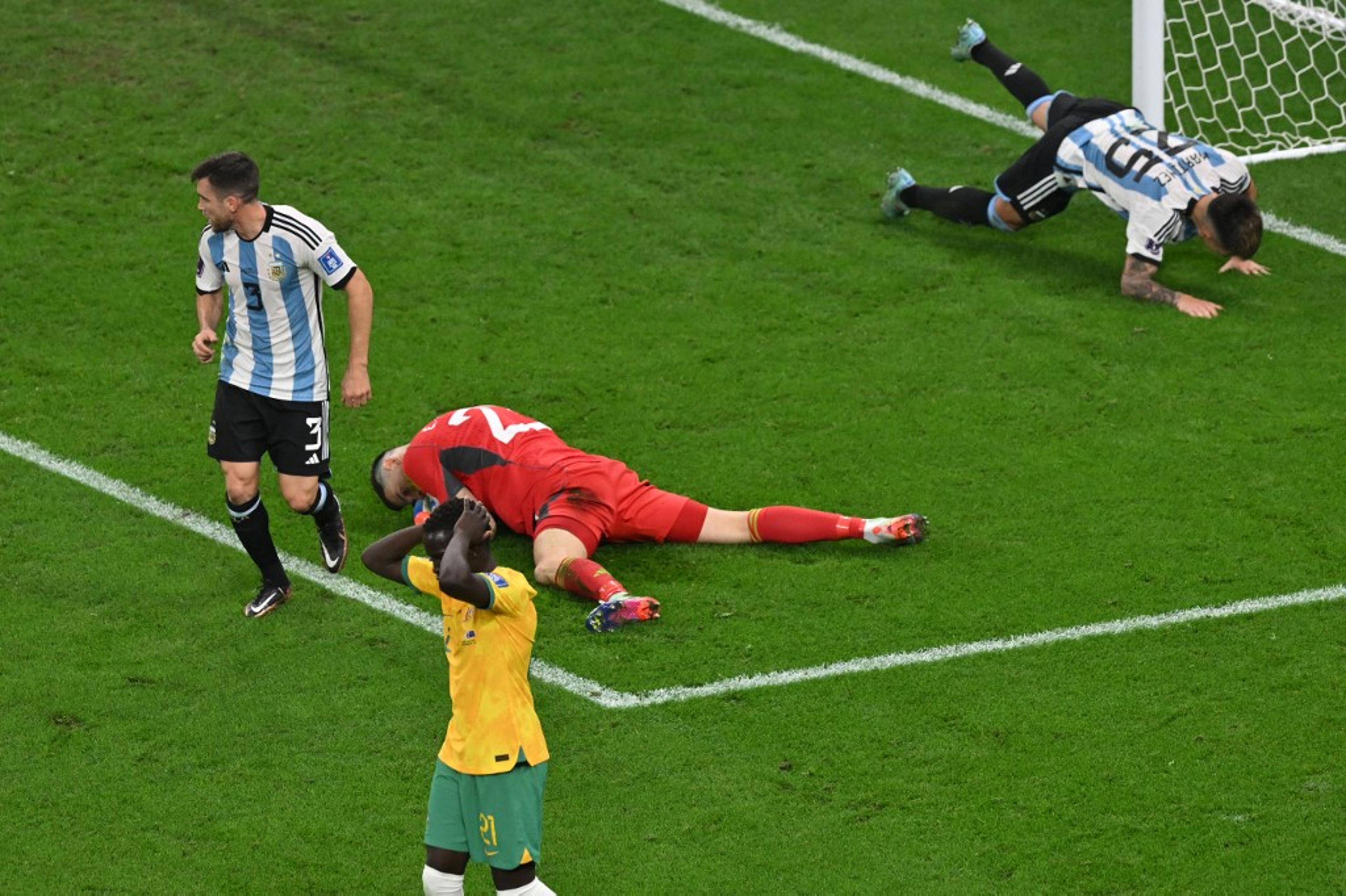 Messi vê vitória tranquila sobre a Austrália, mas agradece goleiro por defesa no fim da partida