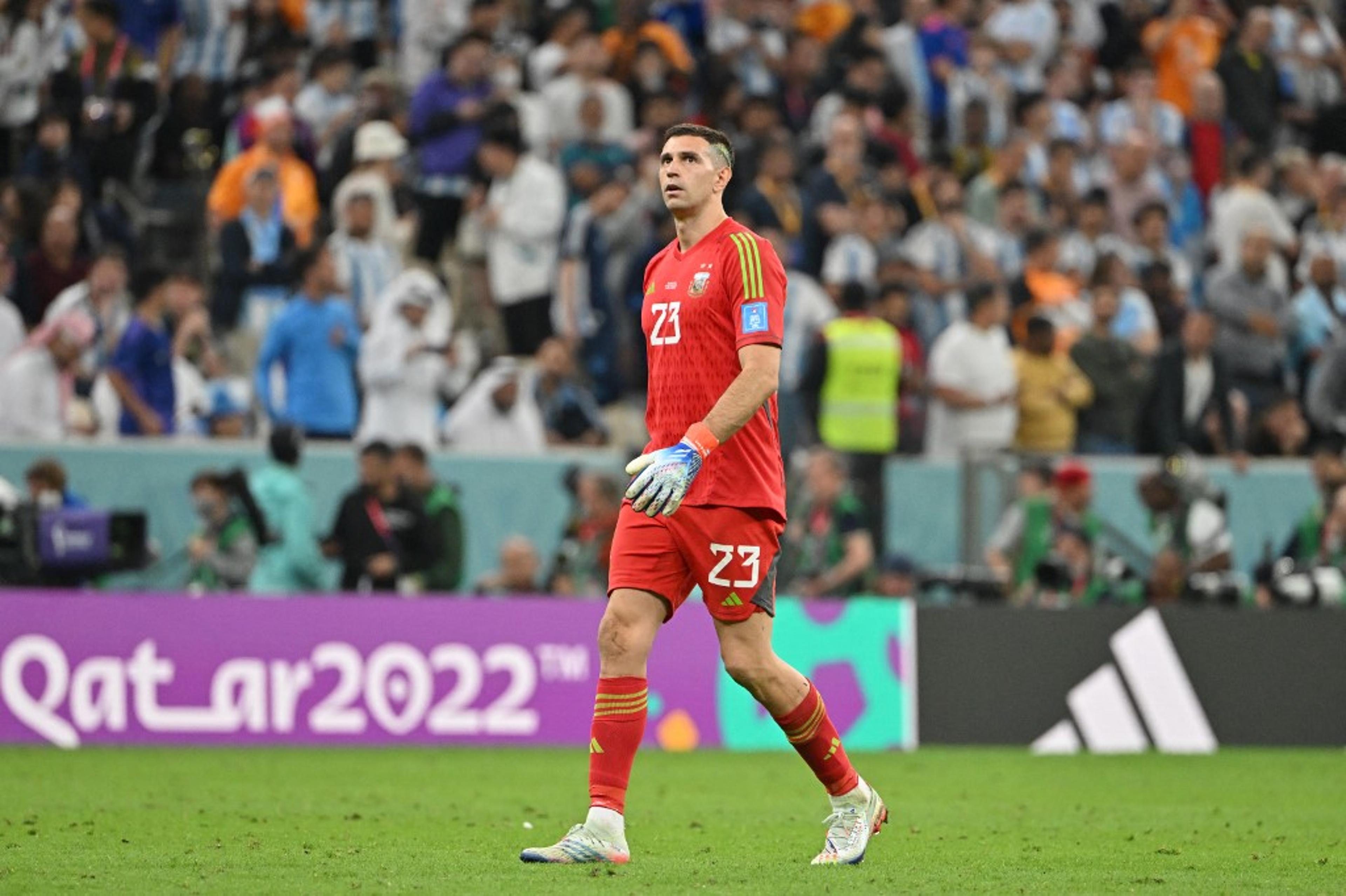 Goleiro argentino acusa árbitro espanhol de querer eliminá-los da Copa