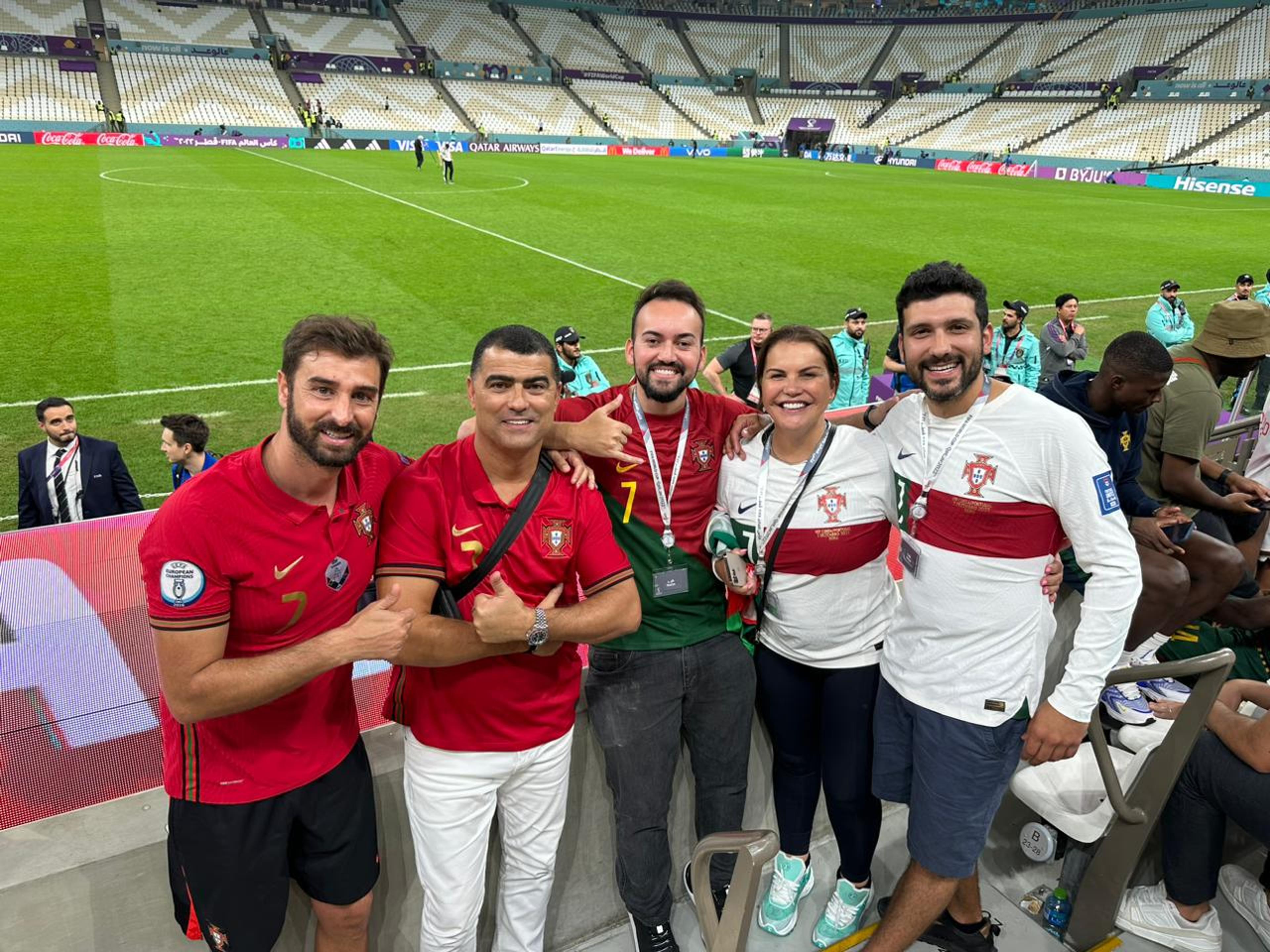 Brasileiro detalha relação com Cristiano Ronaldo e assiste jogos da Copa ao lado de família do ídolo