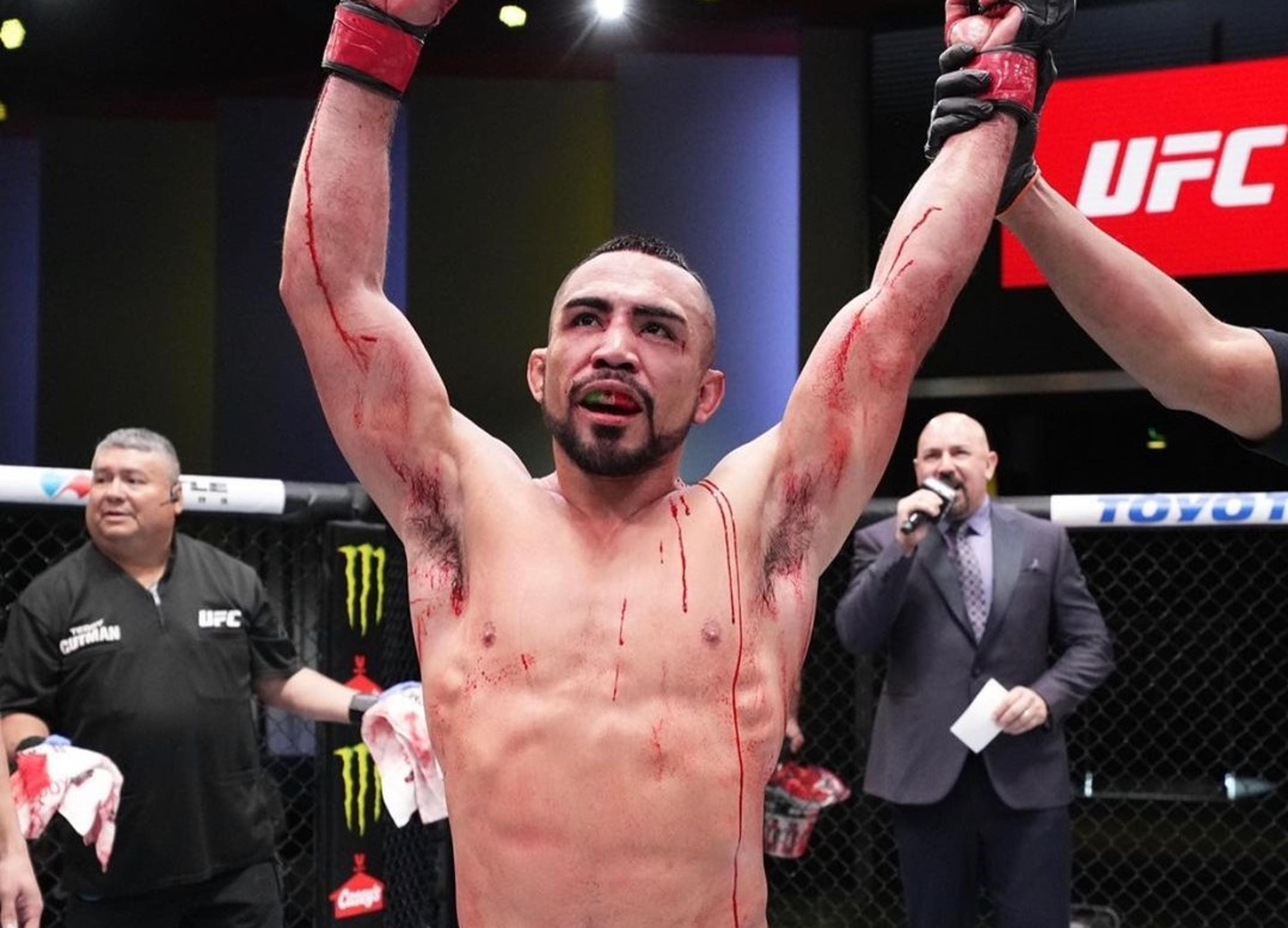 UFC: lutador vence duelo, mas perde 20% de sangue após corte na cabeça