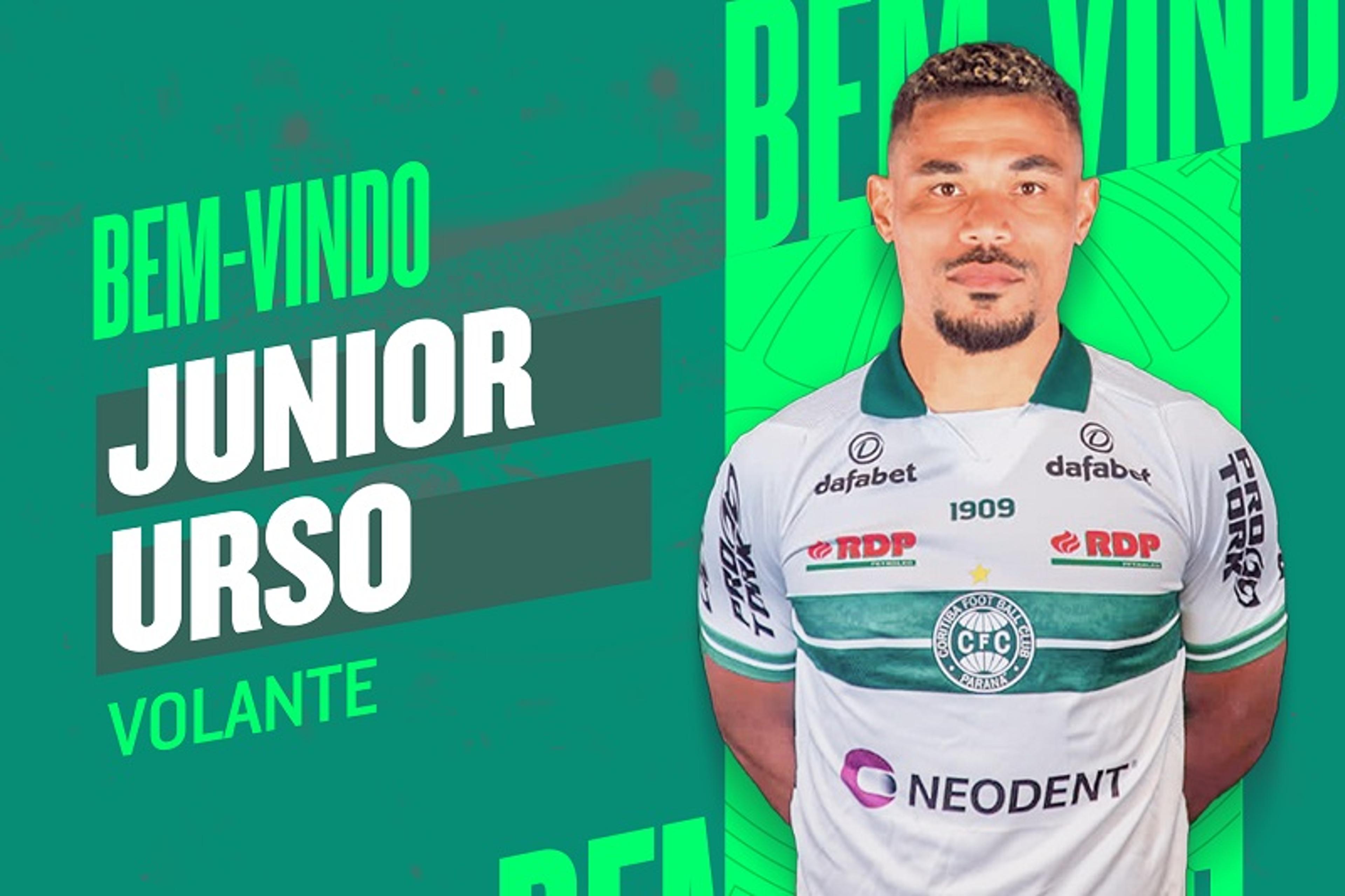 Coritiba oficializa a volta do meio-campista Júnior Urso