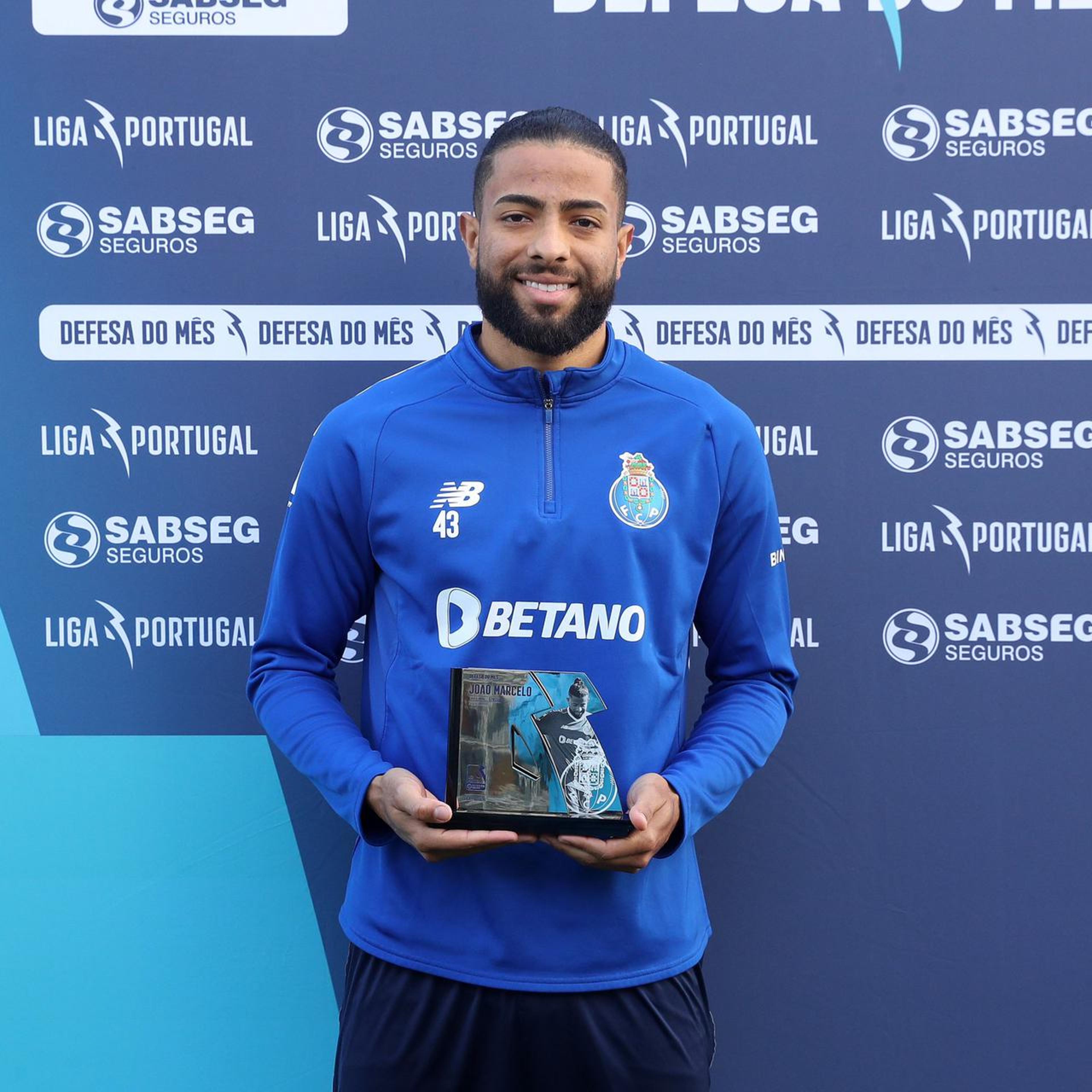 João Marcelo chega a Belo Horizonte para assinar com o Cruzeiro